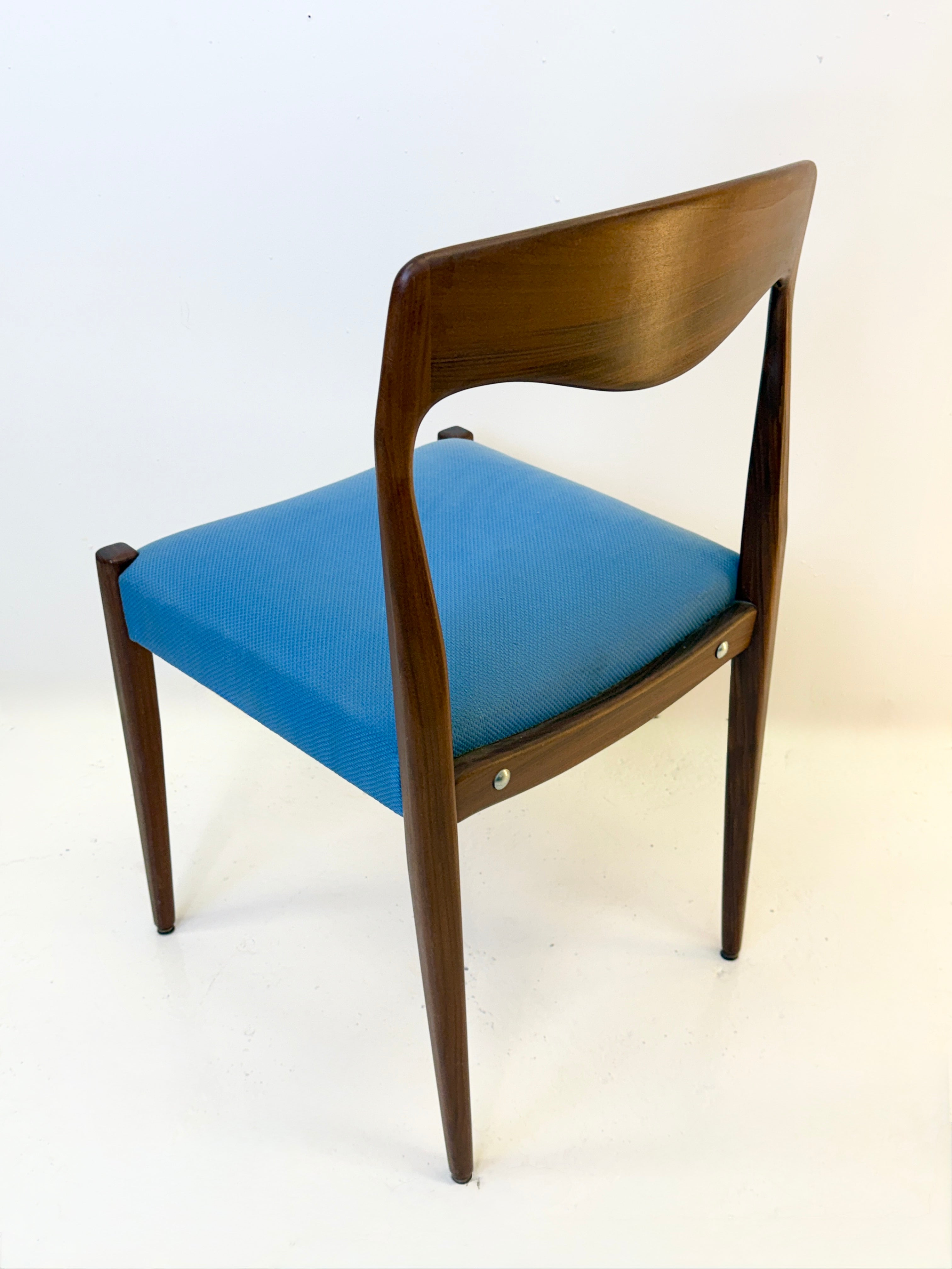 SUITE DE 4 CHAISES SCANDINAVES, 1960s