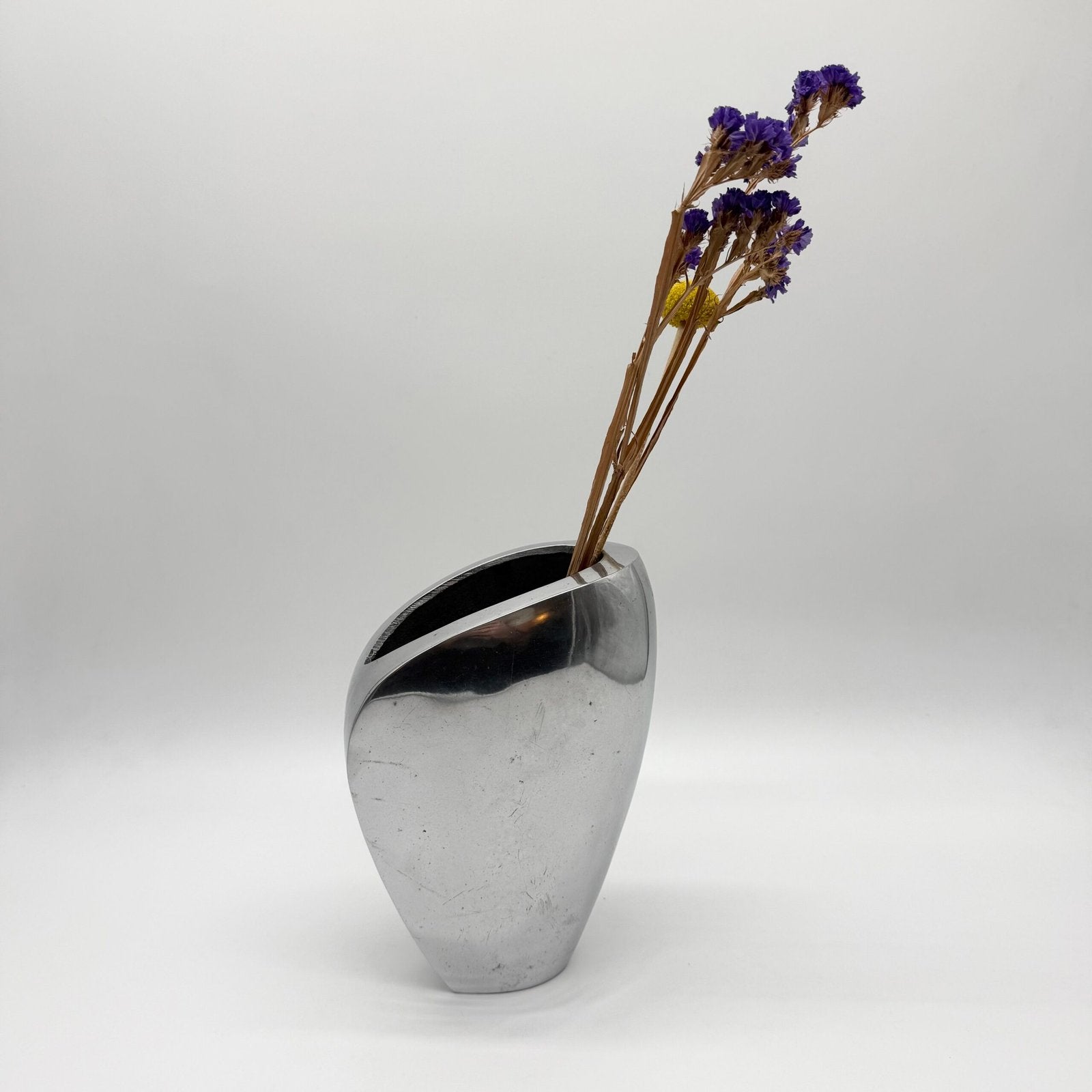 VASE SCULPTURAL / FONTE D’ALU POLI – 1980s