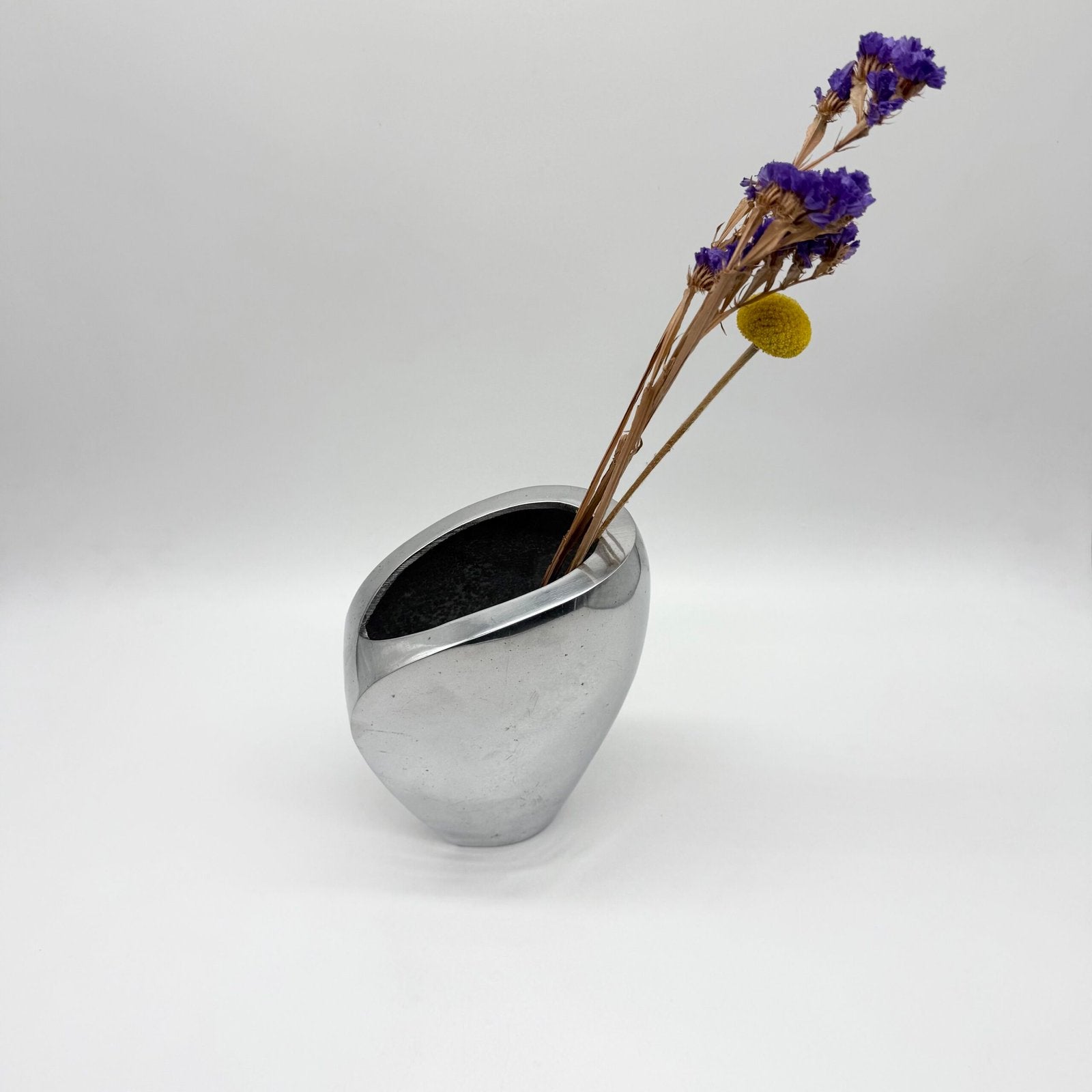 VASE SCULPTURAL / FONTE D’ALU POLI – 1980s