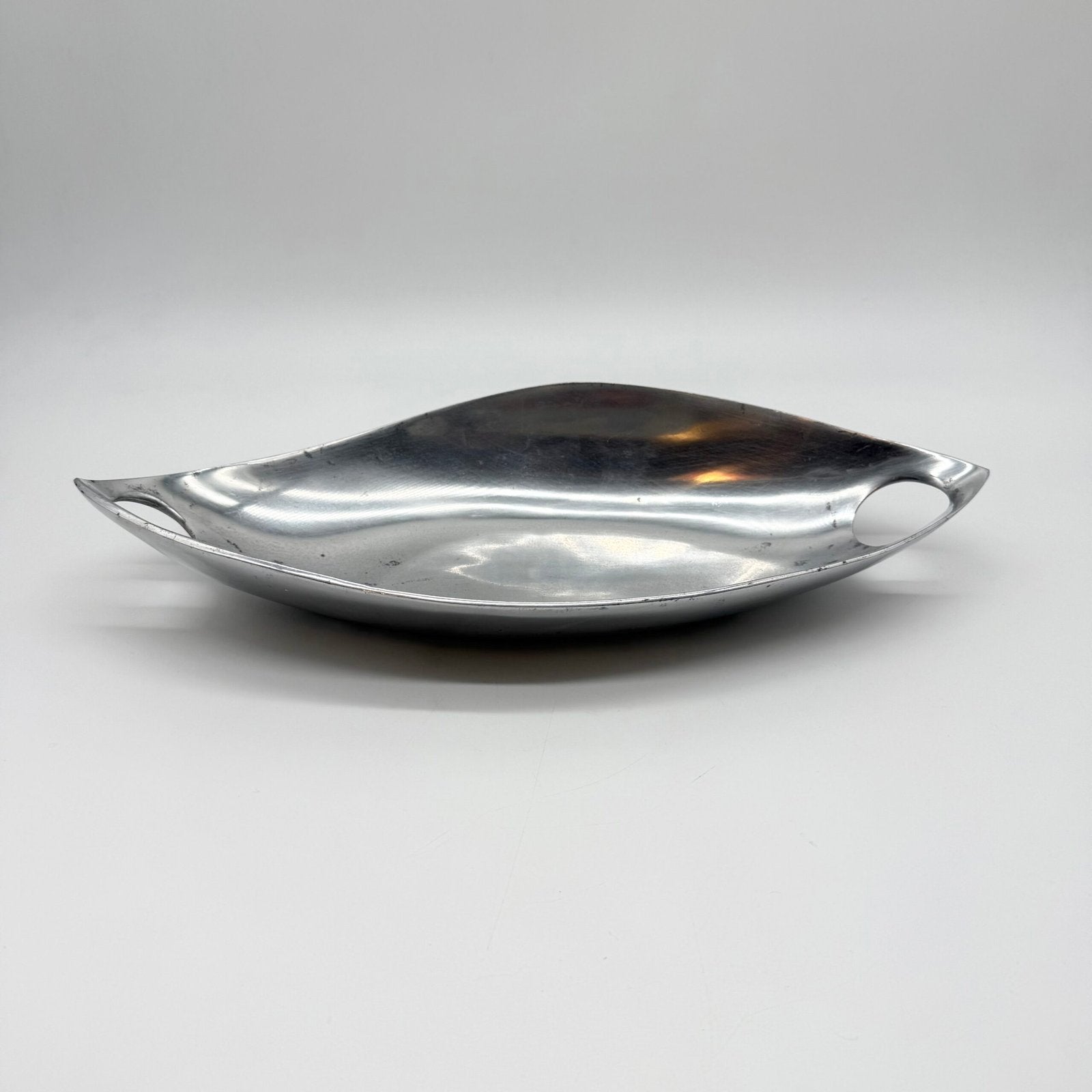 COUPE / CENTRE DE TABLE EN FONTE D’ALU POLI – 1980s