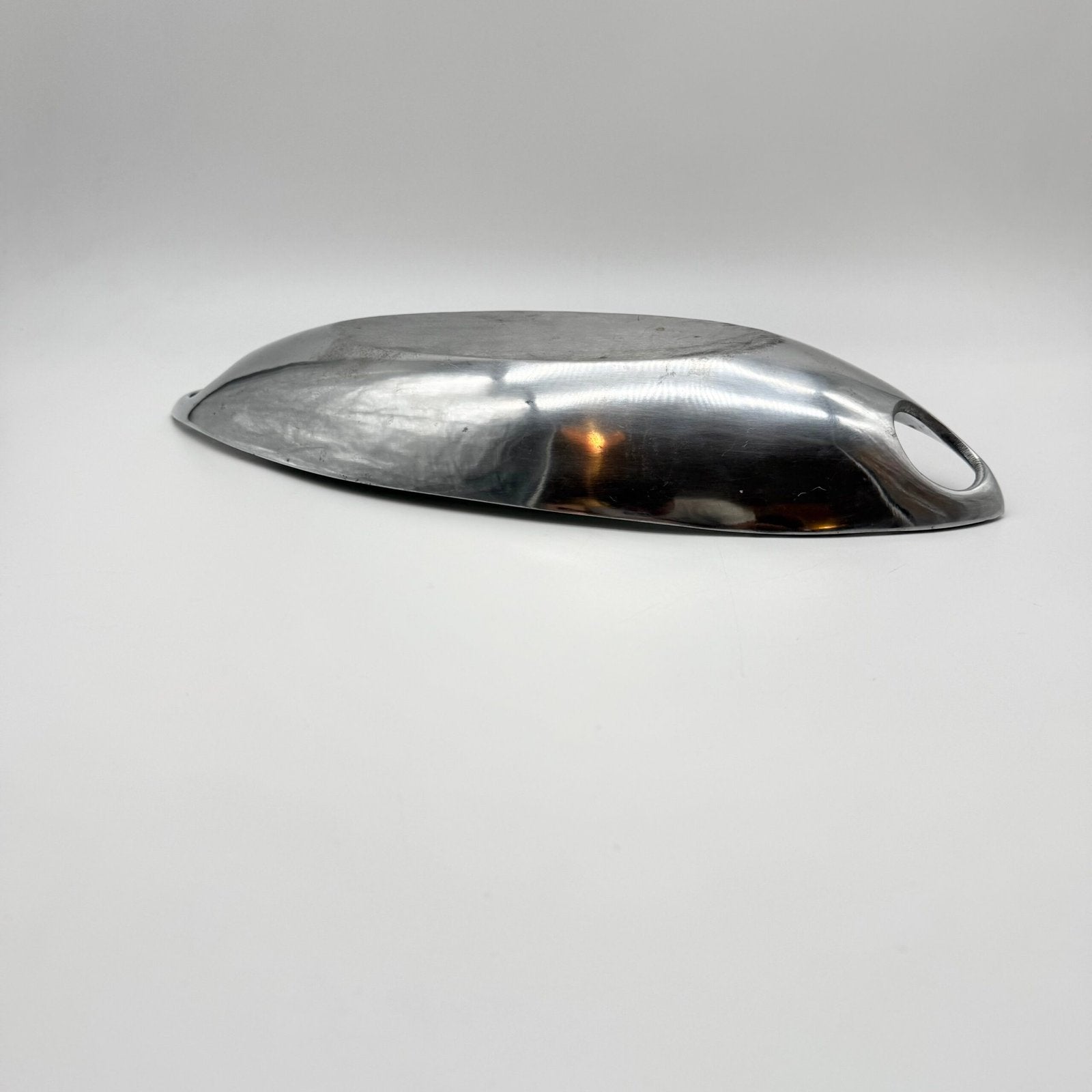 COUPE / CENTRE DE TABLE EN FONTE D’ALU POLI – 1980s