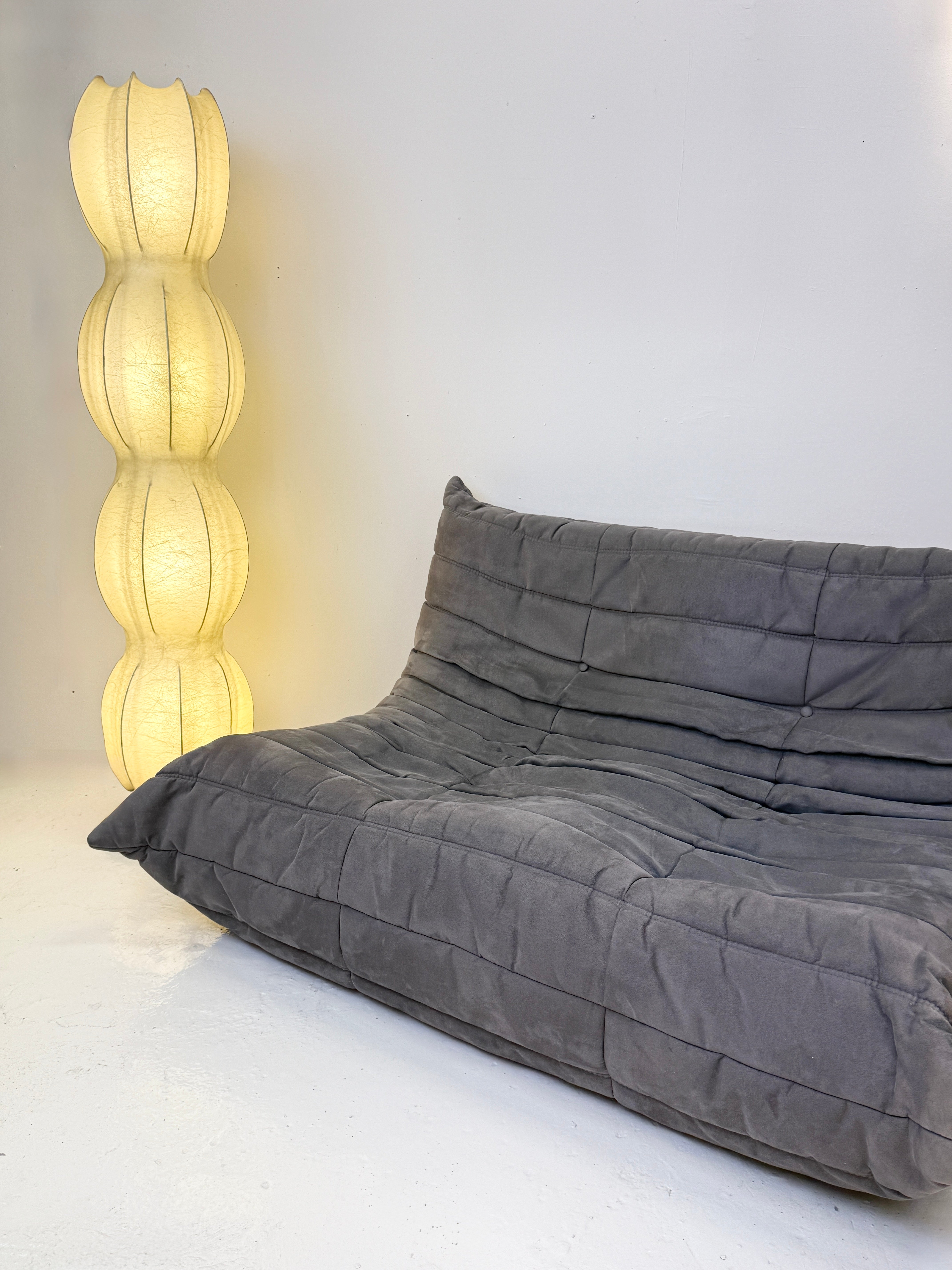 CANAPÉ TOGO 2 PLACES "LIGNE ROSET", GRIS SOURIS