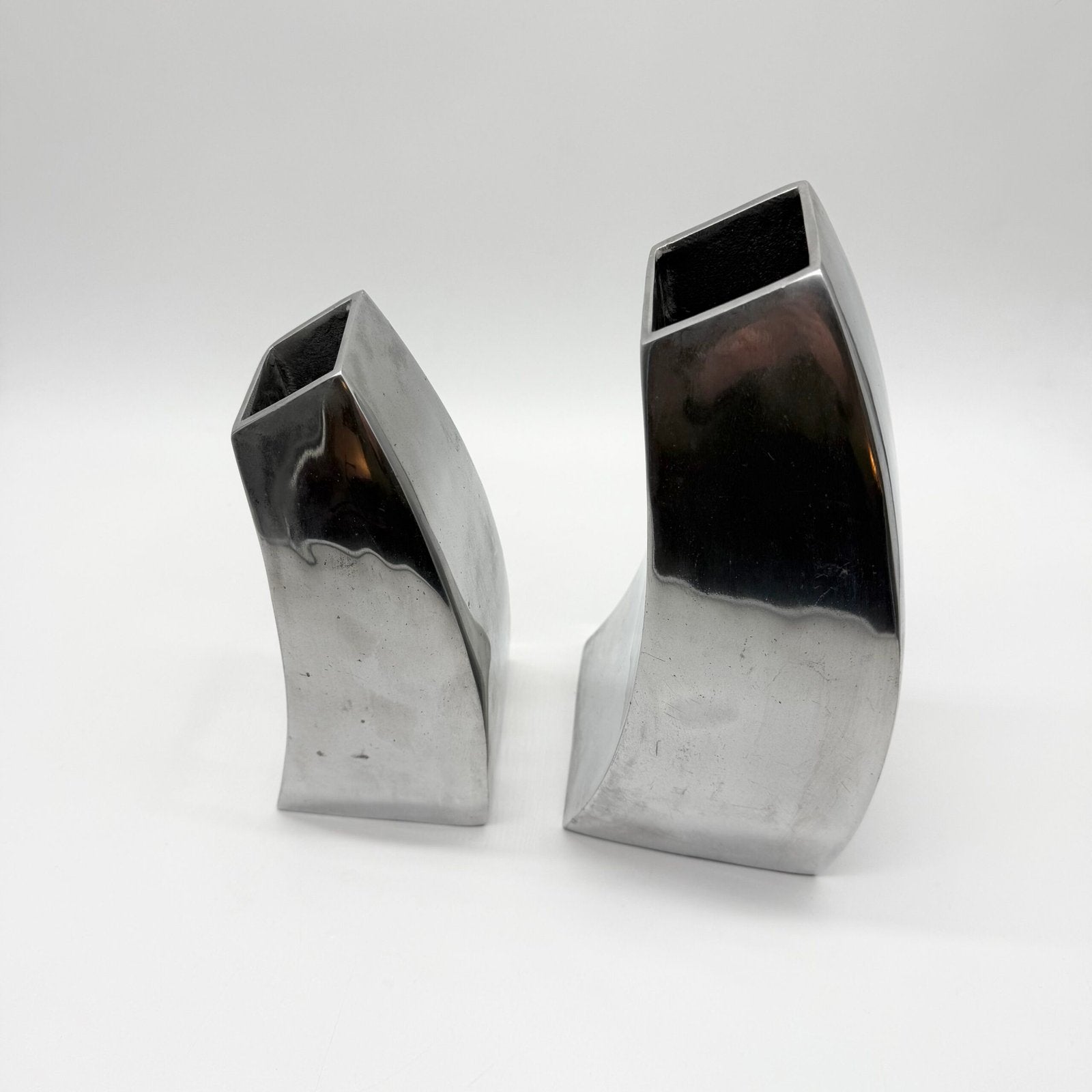 PAIRE DE VASES "SPACE AGE" EN FONTE D’ALU – 1980s