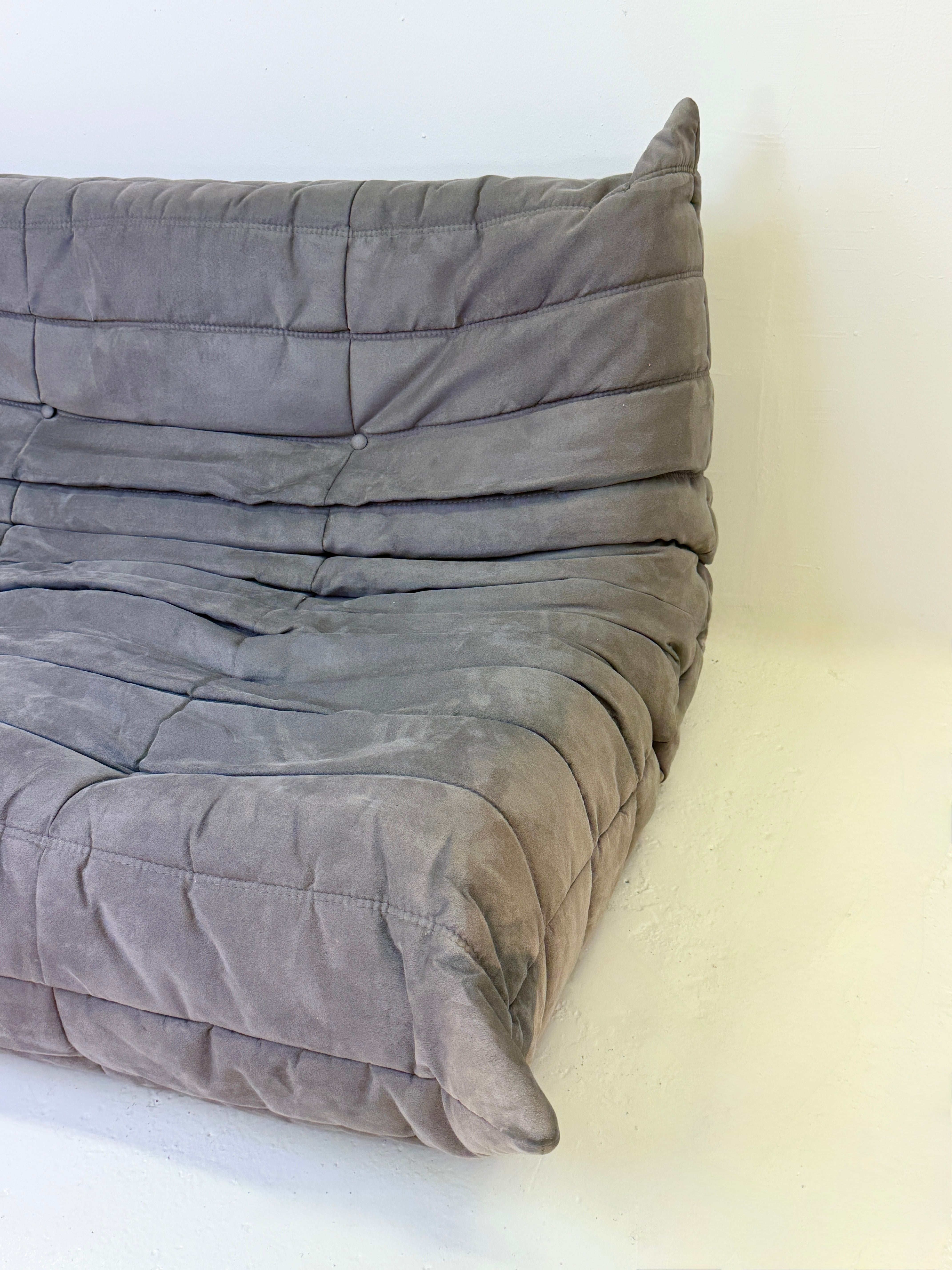 CANAPÉ TOGO 2 PLACES "LIGNE ROSET", GRIS SOURIS
