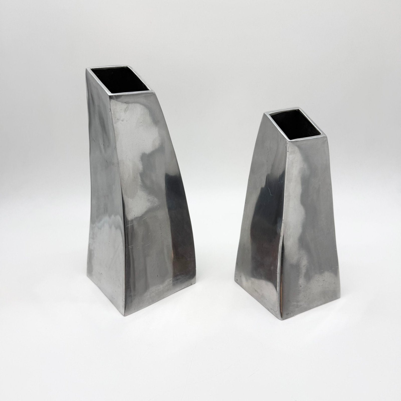 PAIRE DE VASES "SPACE AGE" EN FONTE D’ALU – 1980s