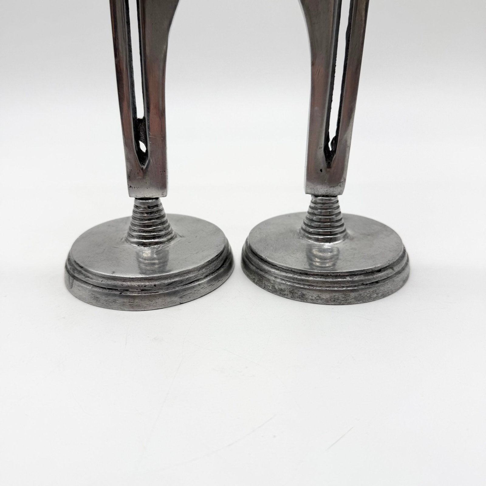 PAIRE DE CHANDELIERS "MODERNISTE" – , 1980s