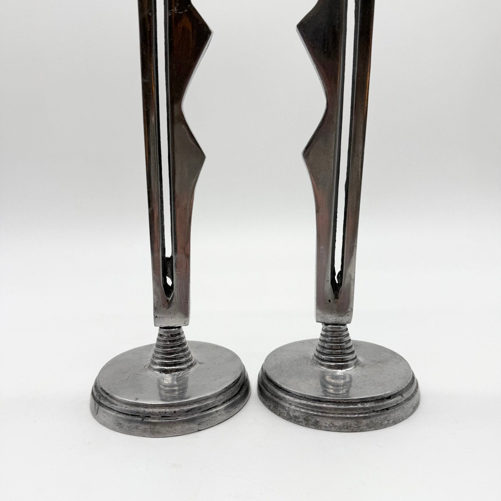 PAIRE DE CHANDELIERS "MODERNISTE" – , 1980s