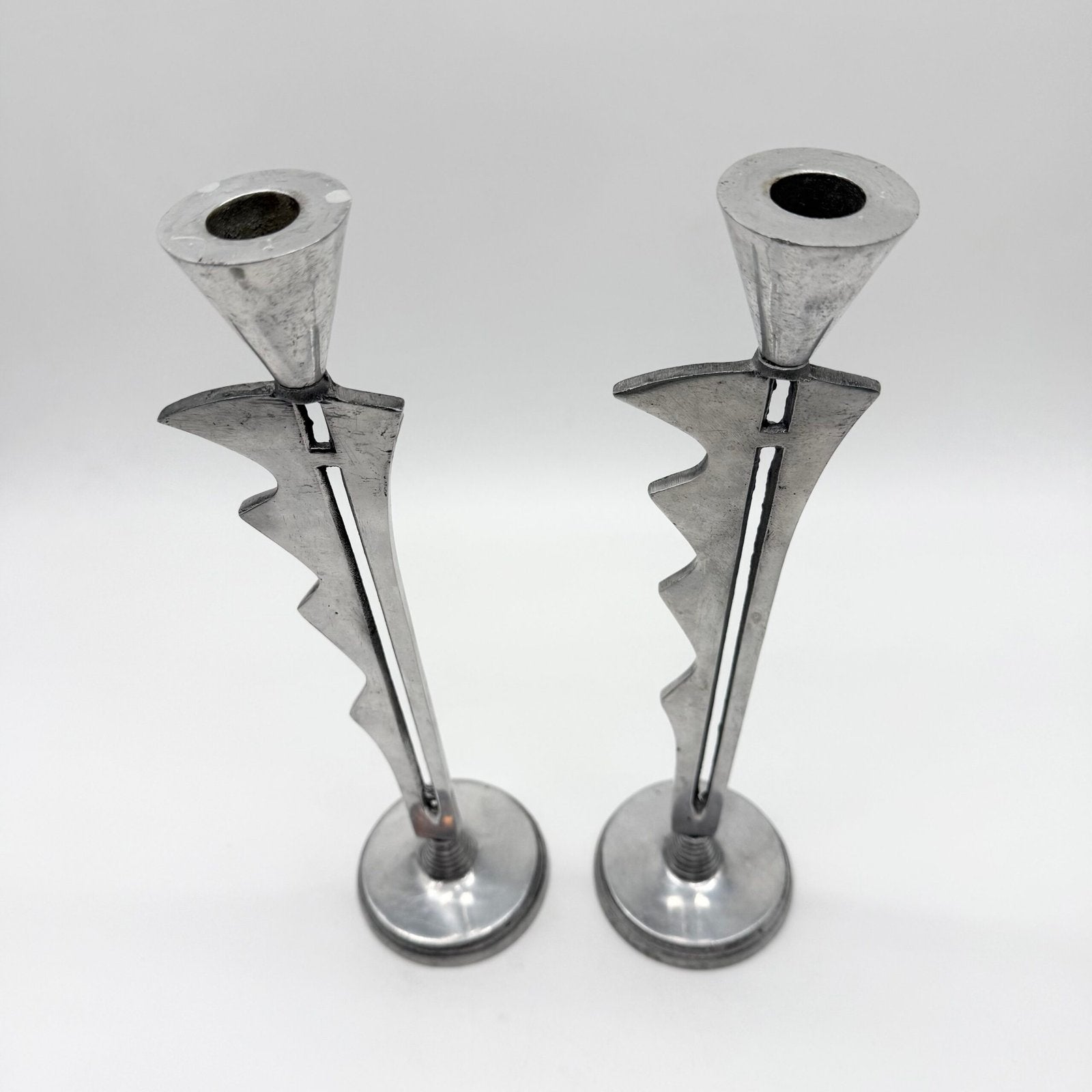 PAIRE DE CHANDELIERS "MODERNISTE" – , 1980s