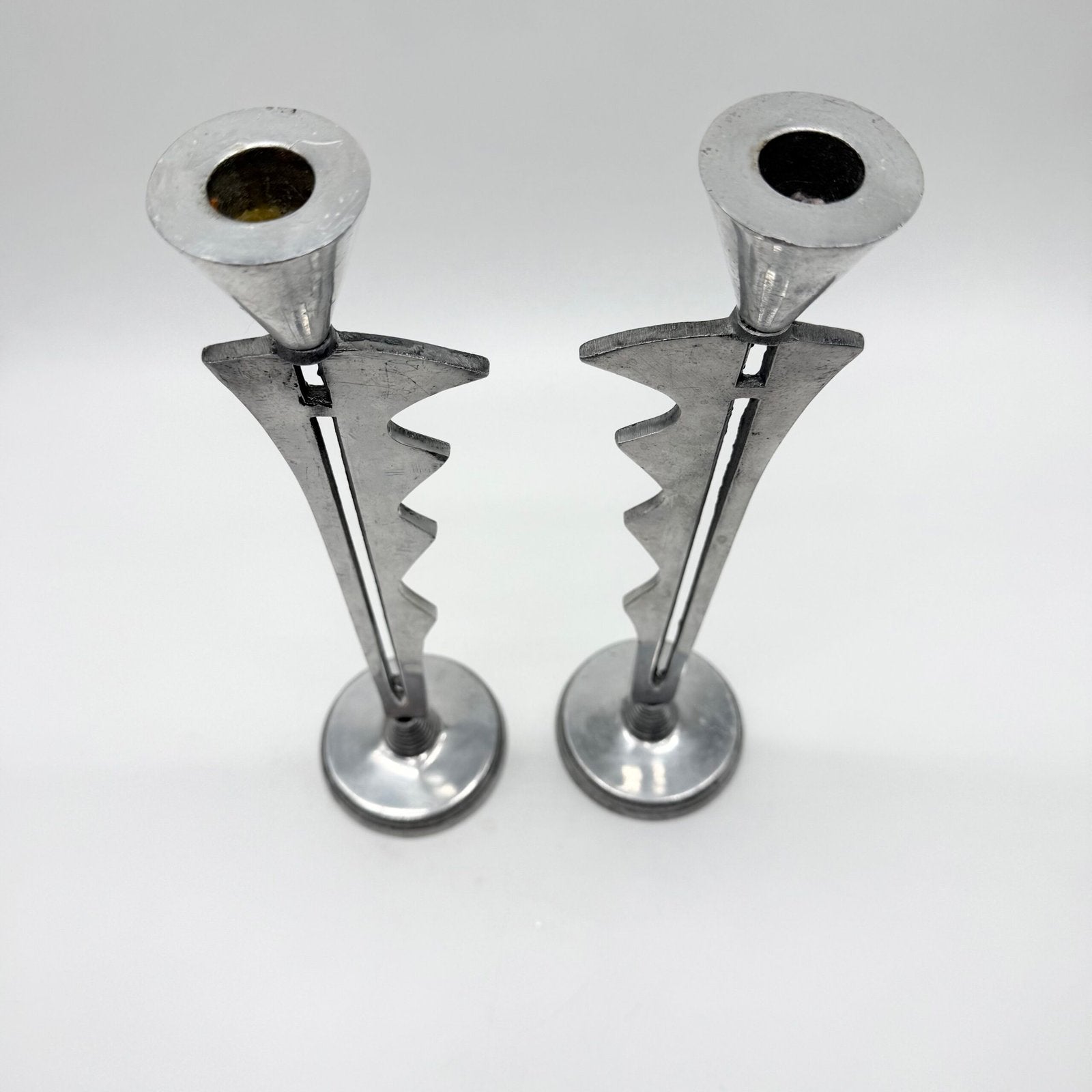 PAIRE DE CHANDELIERS "MODERNISTE" – , 1980s