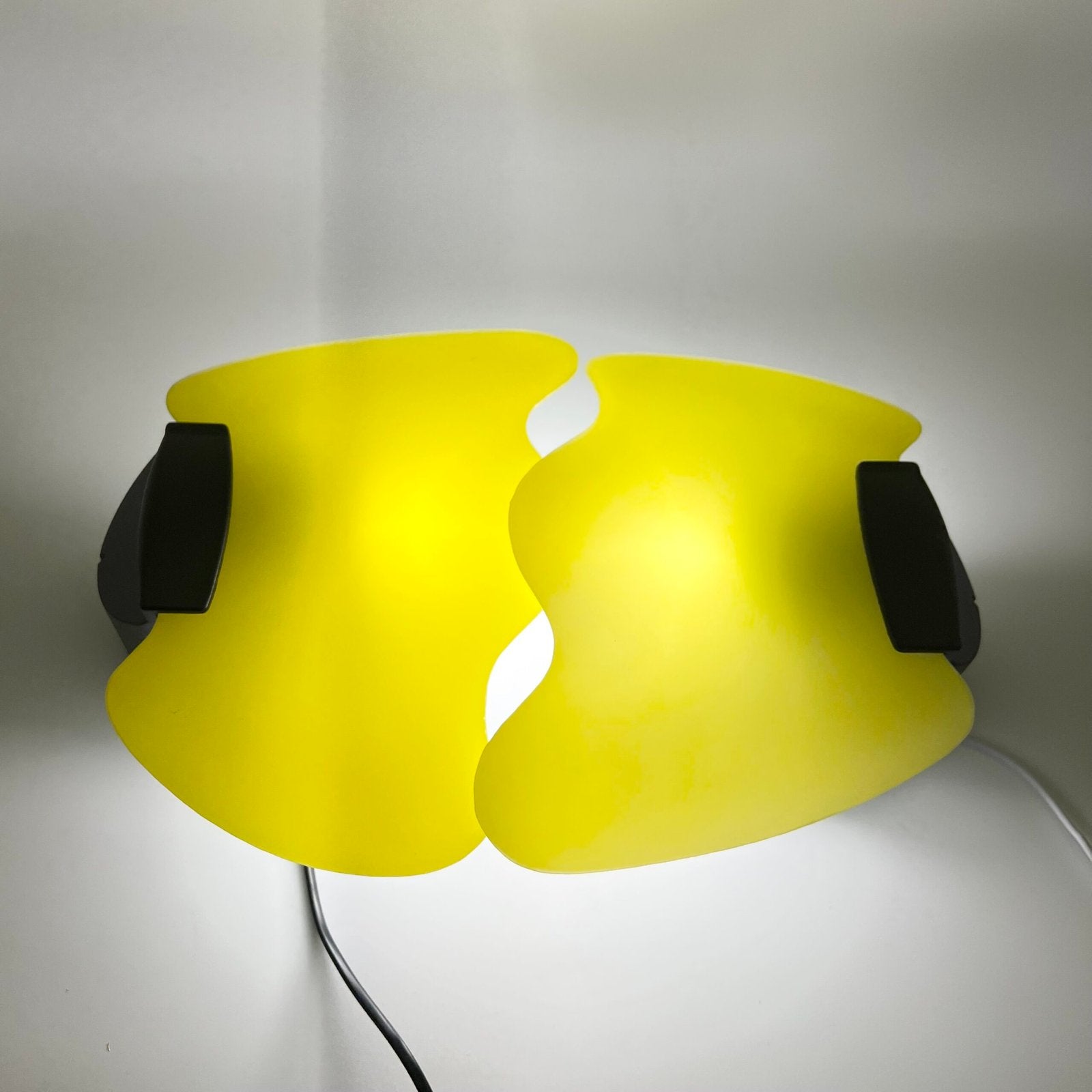 PAIRE D’APPLIQUES  MODERNISTES "LAGUNA LIGHT"- ITALY, 1980s