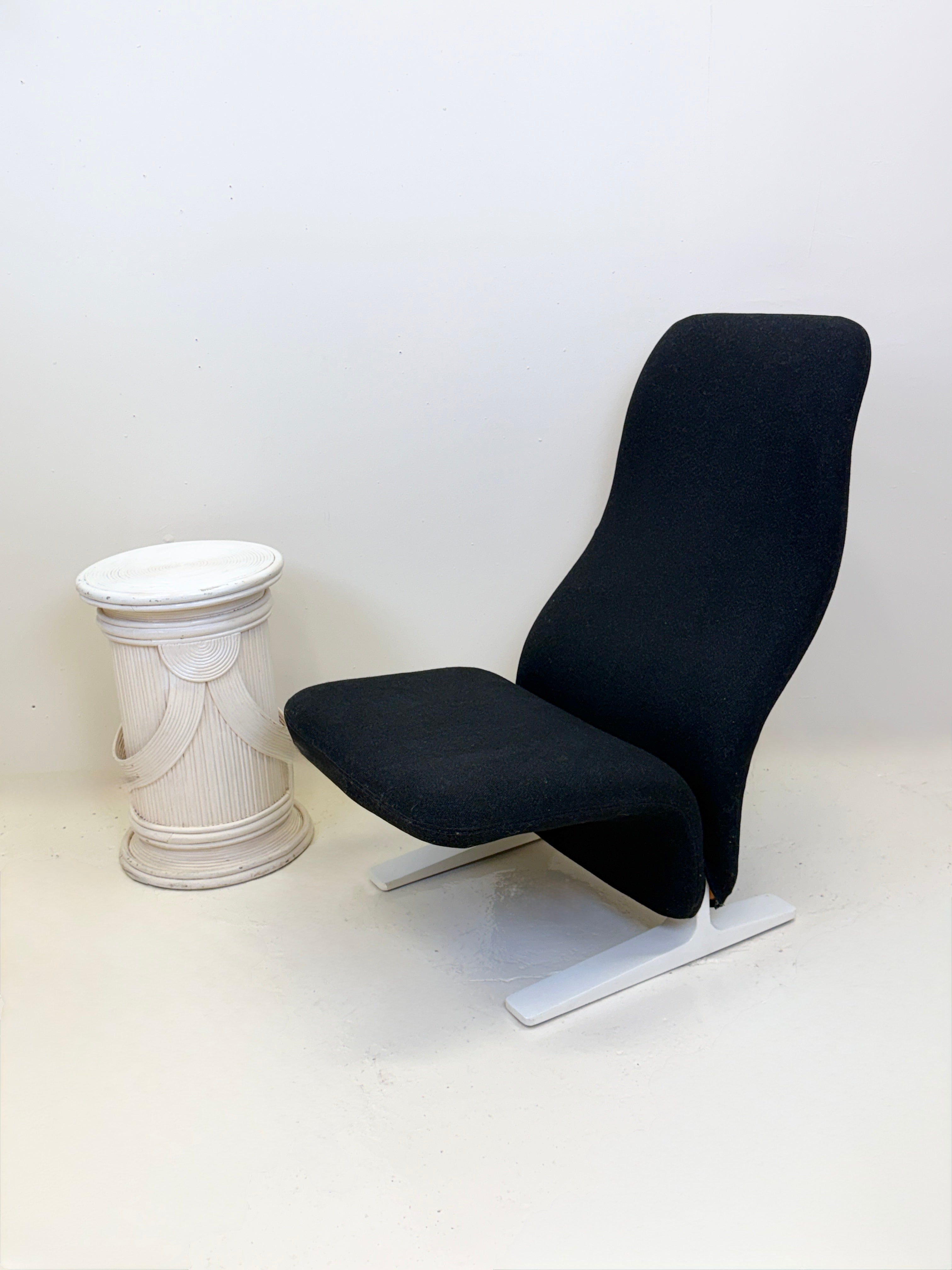 FAUTEUIL "CONCORDE" NOIR PAR PIERRE PAULIN, 1960s