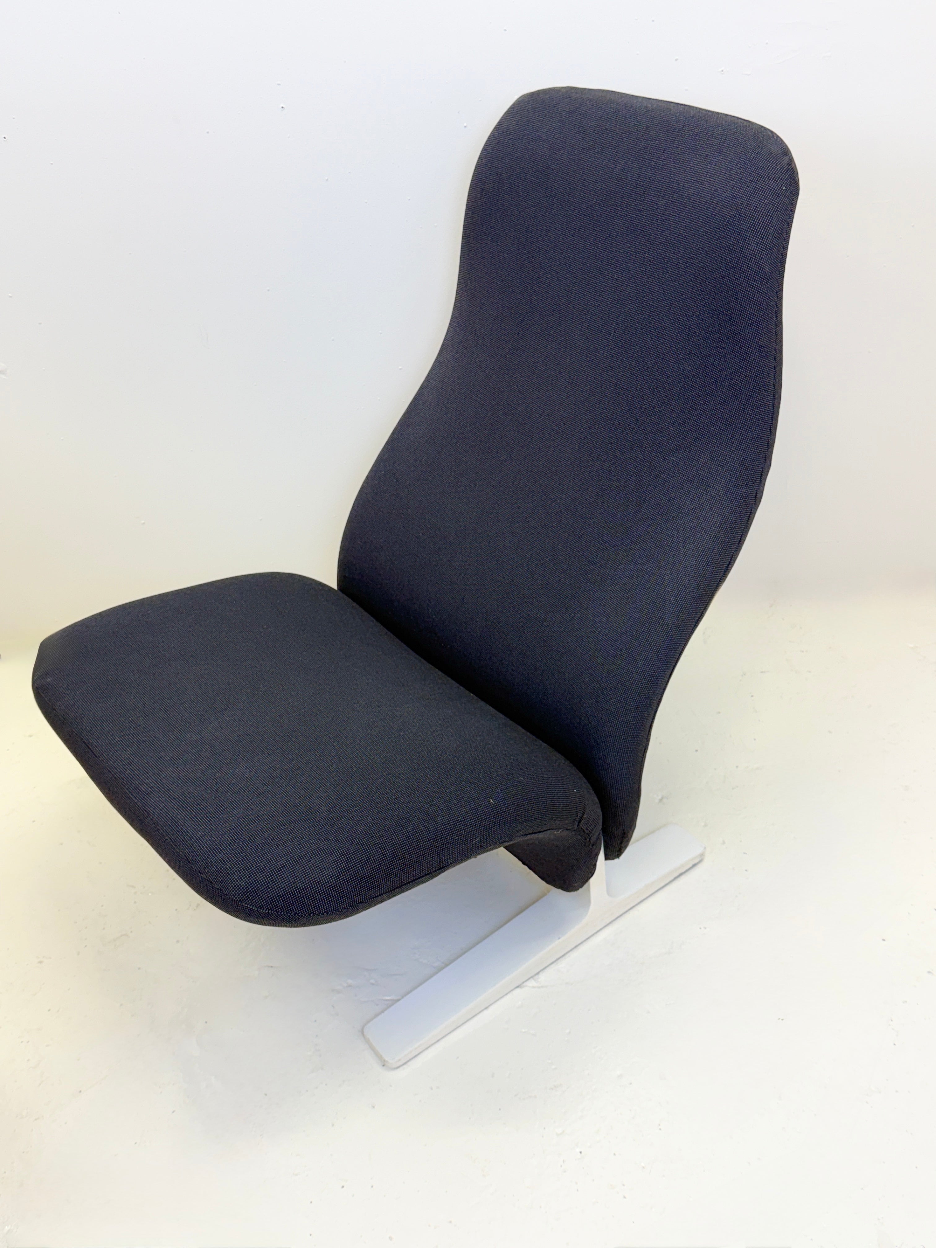 FAUTEUIL "CONCORDE" BLEU MARINE PAR PIERRE PAULIN, 1960s
