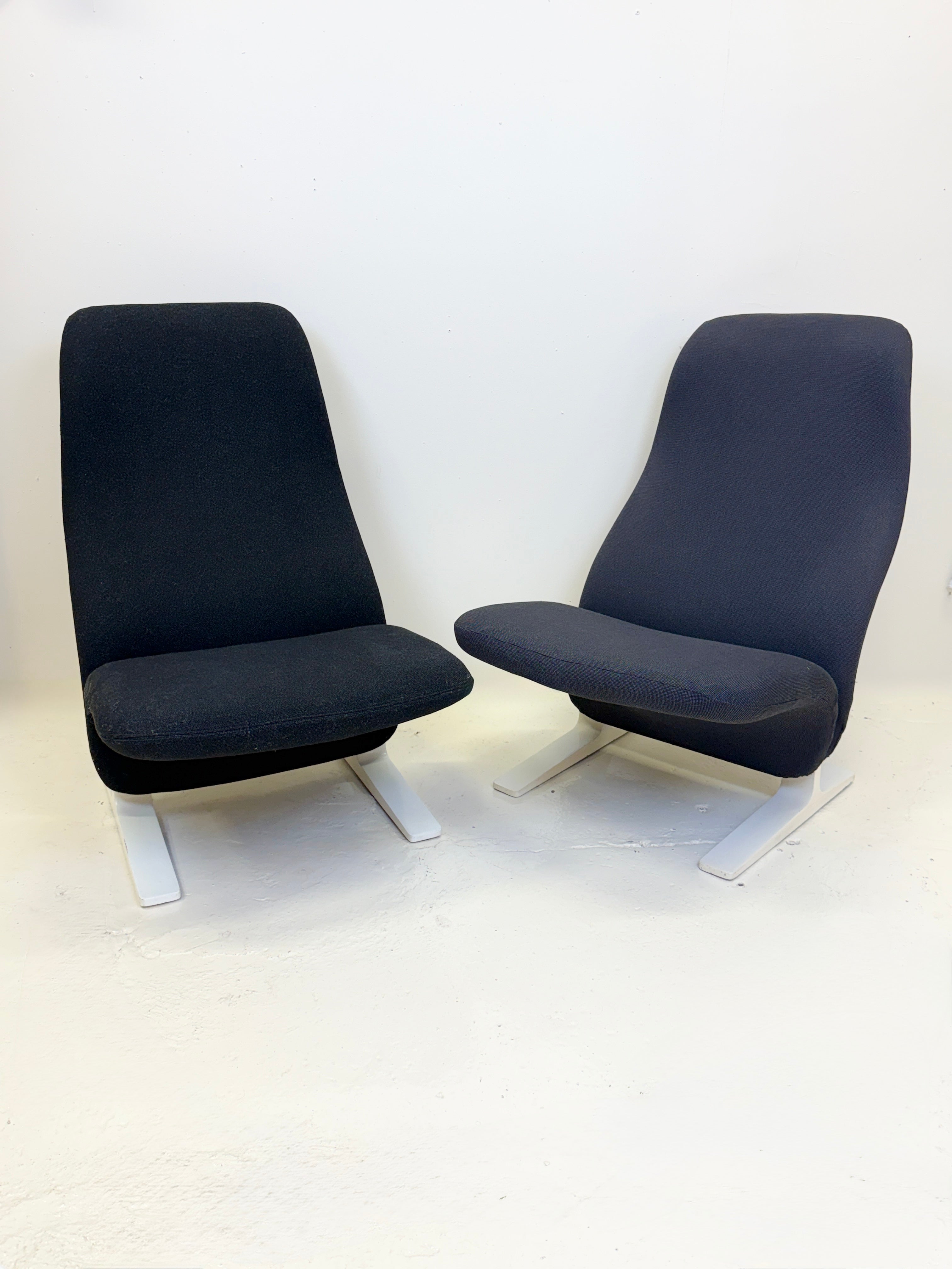 FAUTEUIL "CONCORDE" NOIR PAR PIERRE PAULIN, 1960s
