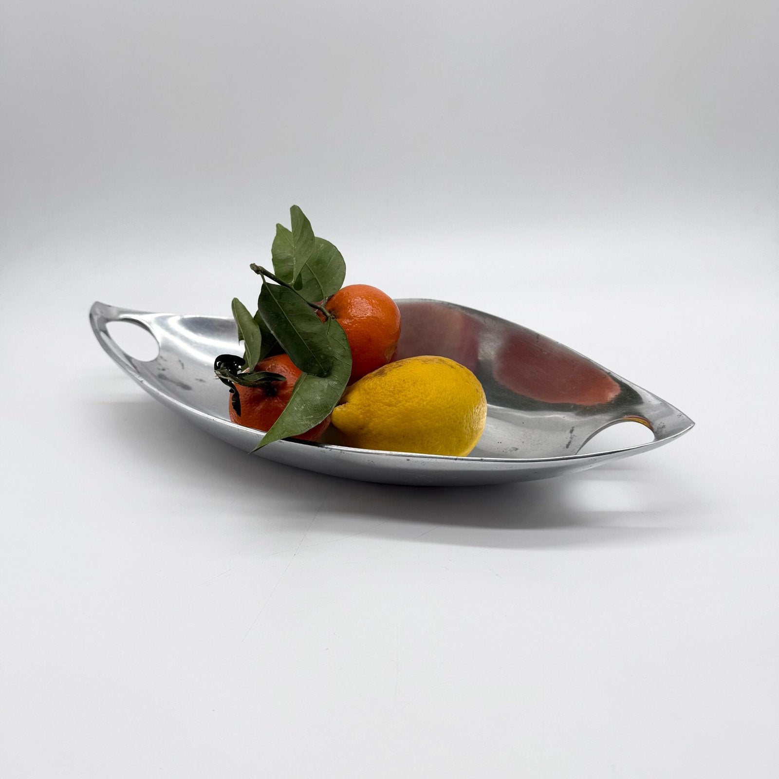 COUPE / CENTRE DE TABLE EN FONTE D’ALU POLI – 1980s