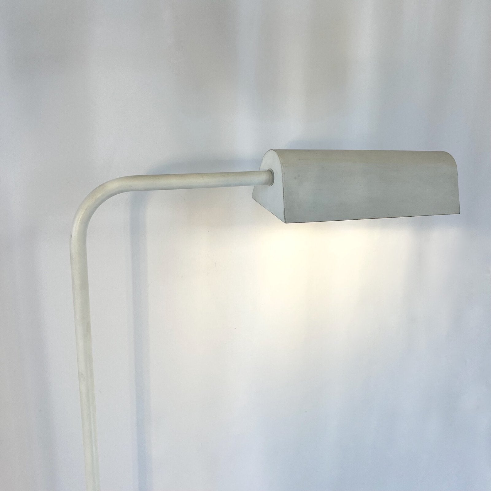 LAMPADAIRE LISEUSE "AMILUX", 1960s. FRANCE