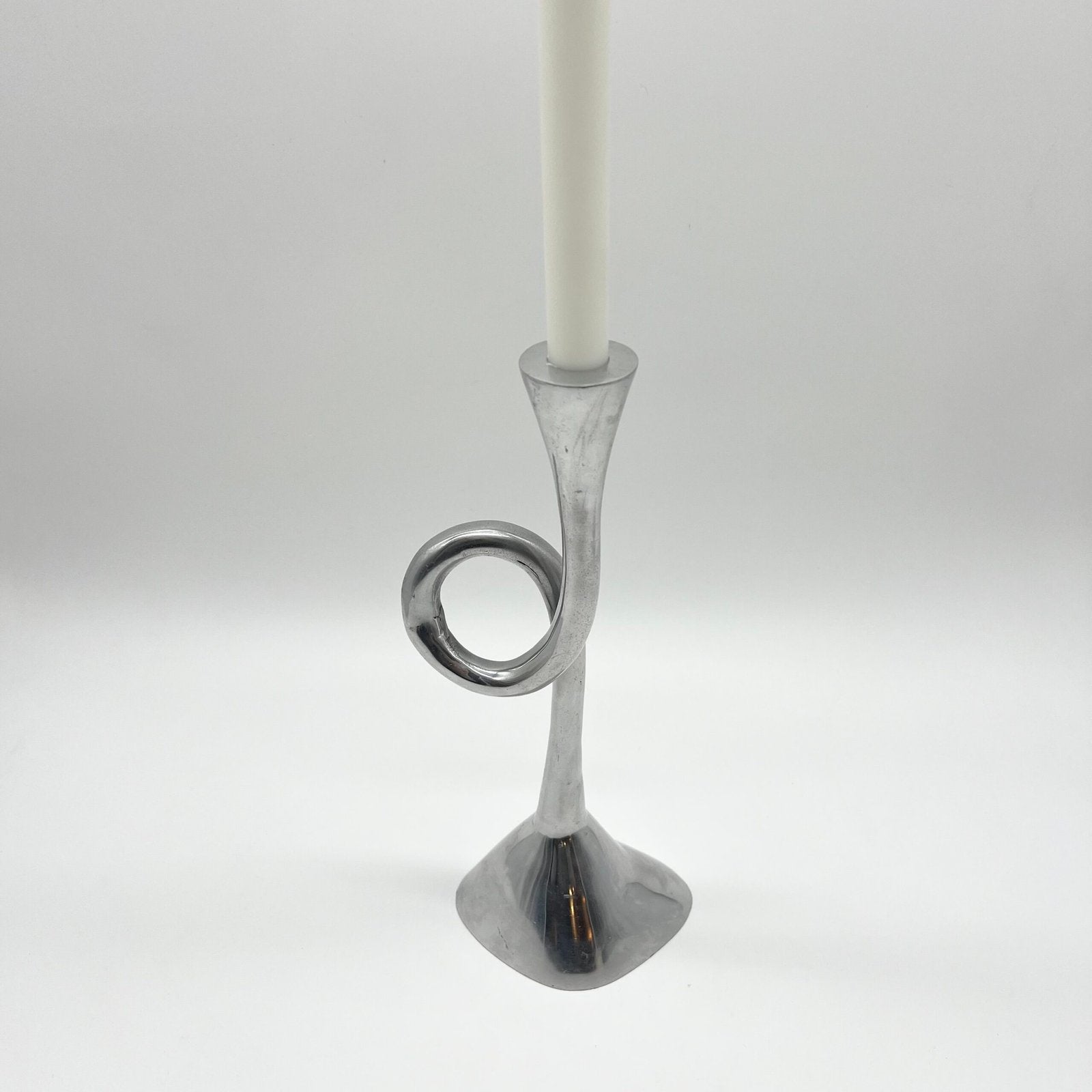 GRAND CHANDELIER "BOUCLE", FONTE D’ALU— 1980s