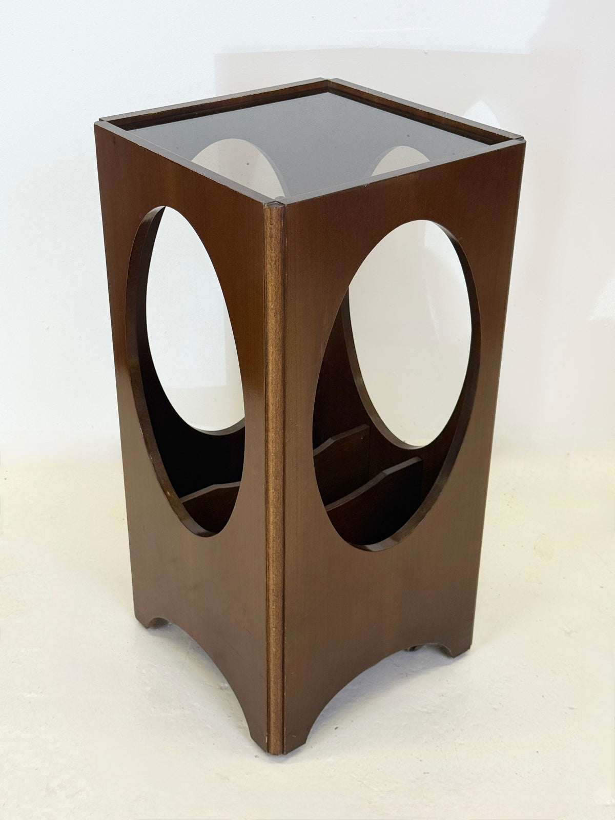 Guéridon "range-vinyles" — Italie, 1960s
