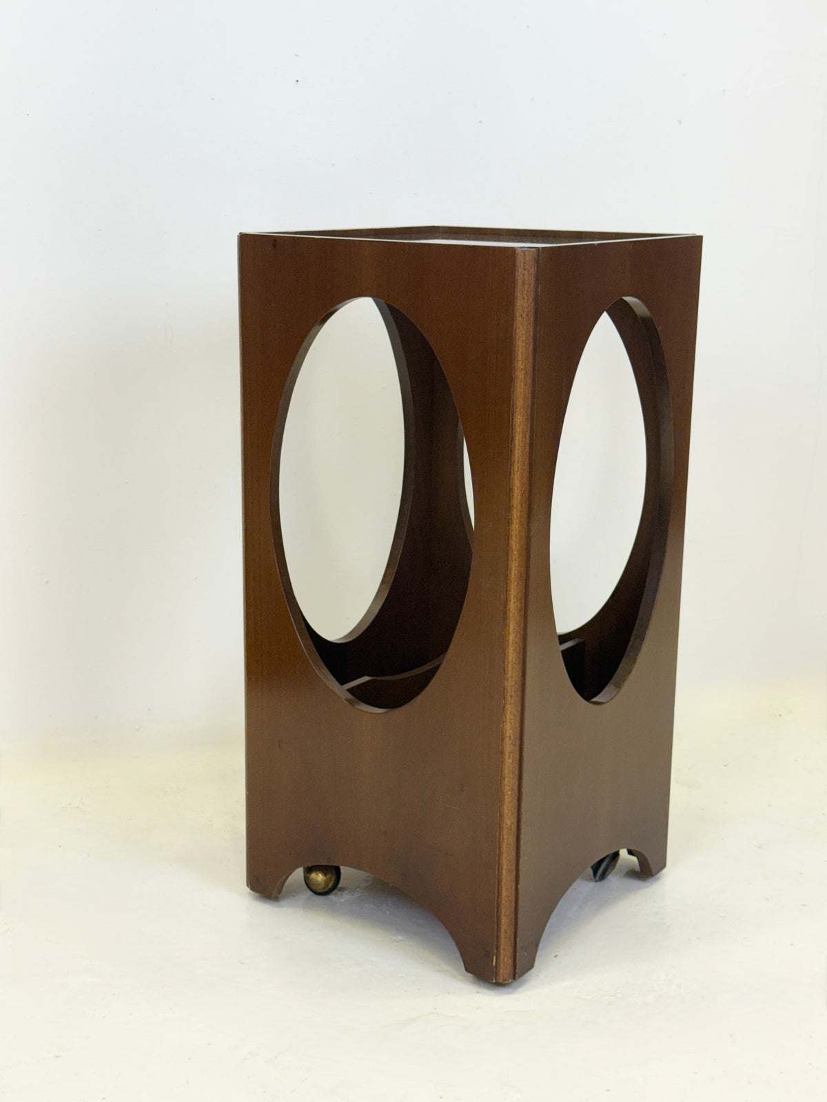 Guéridon "range-vinyles" — Italie, 1960s
