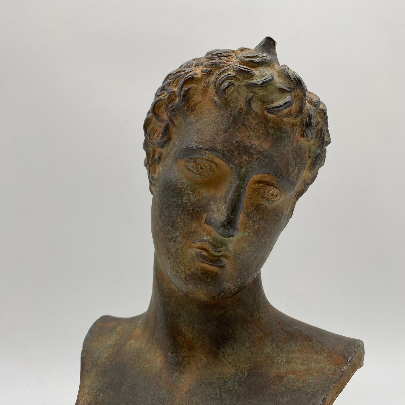 "ÉPHÈBE DE MARATHON" – BUSTE EN TERRE CUITE, 1950s