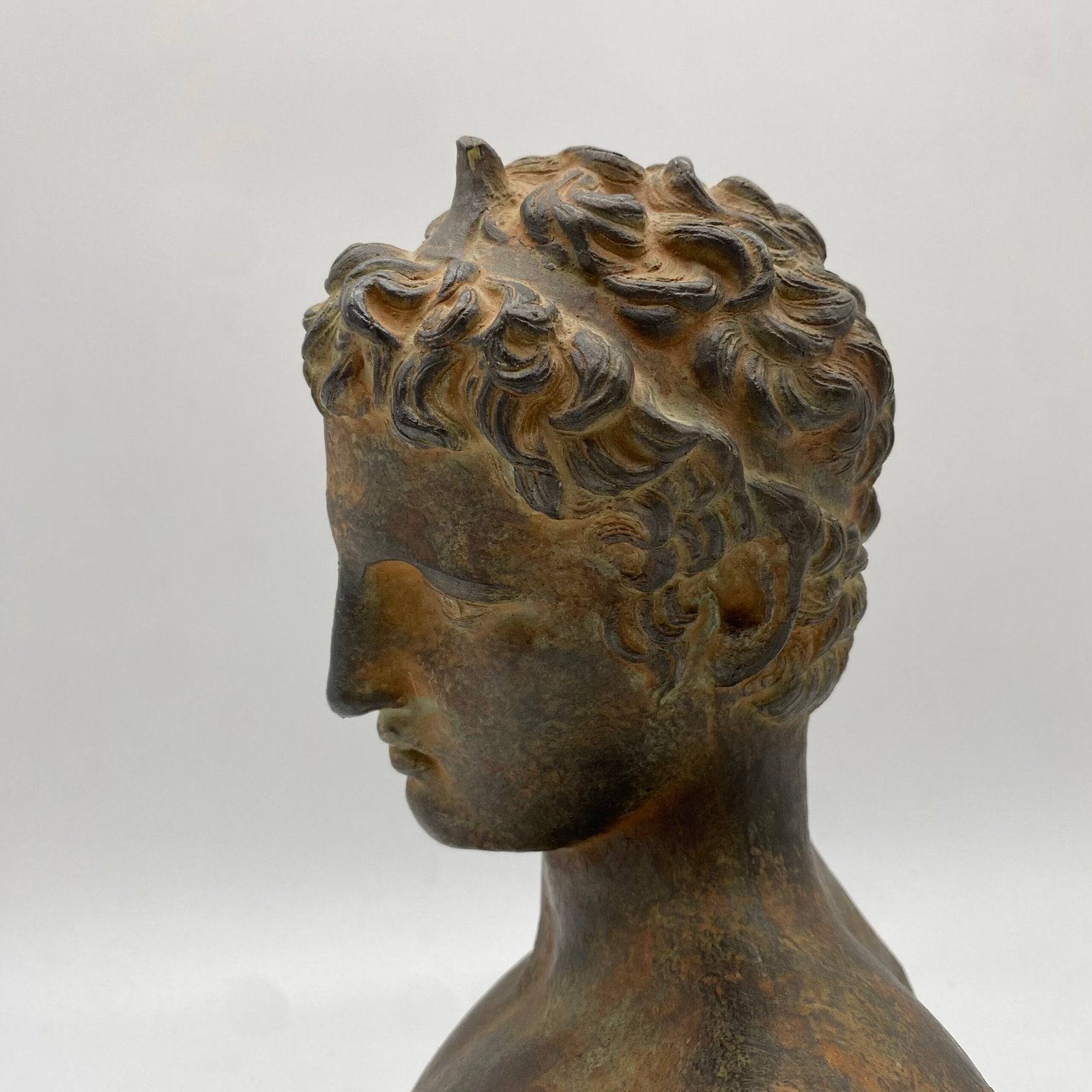 "ÉPHÈBE DE MARATHON" – BUSTE EN TERRE CUITE, 1950s