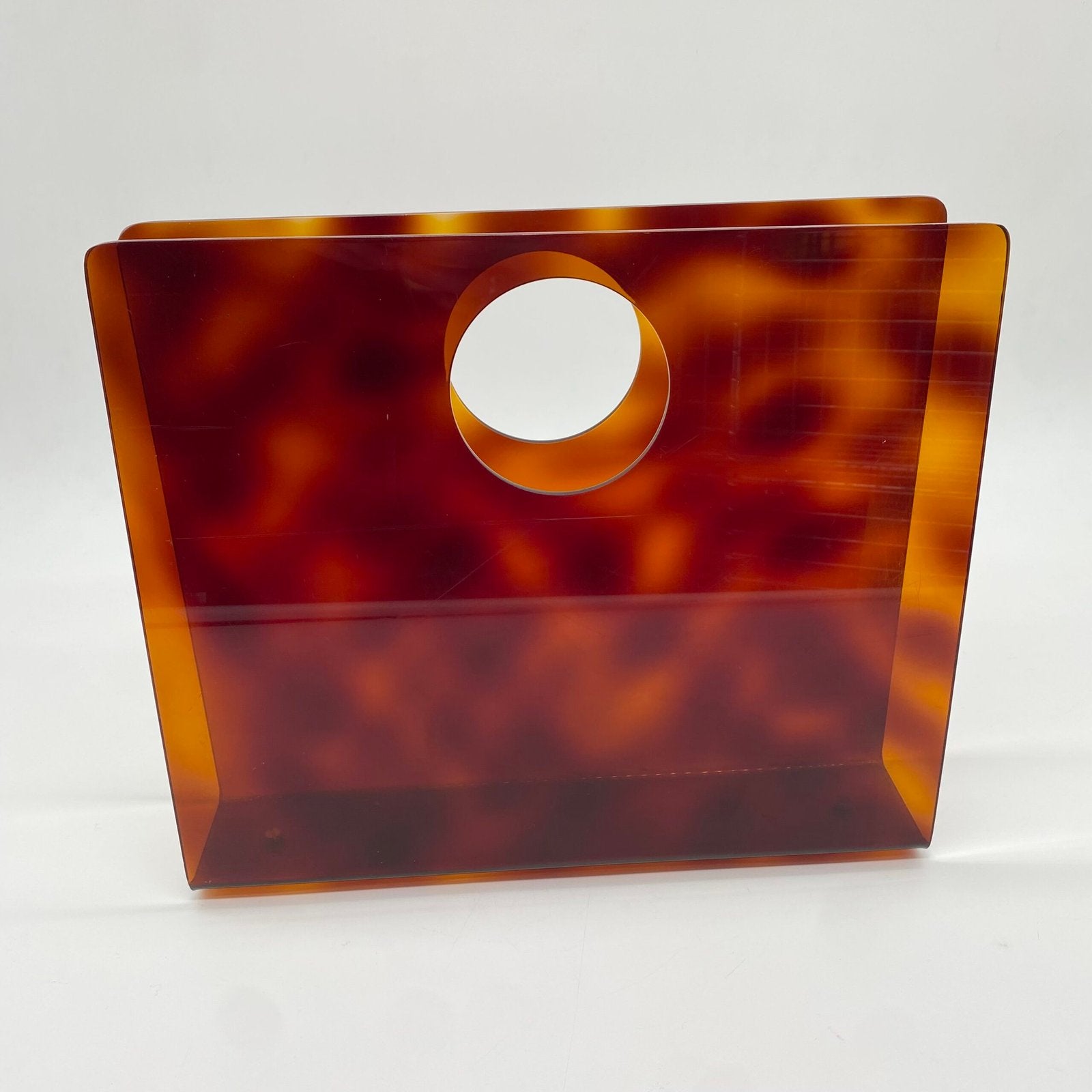 PORTE-REVUES EN LUCITE "ÉCAILLE", 1970s