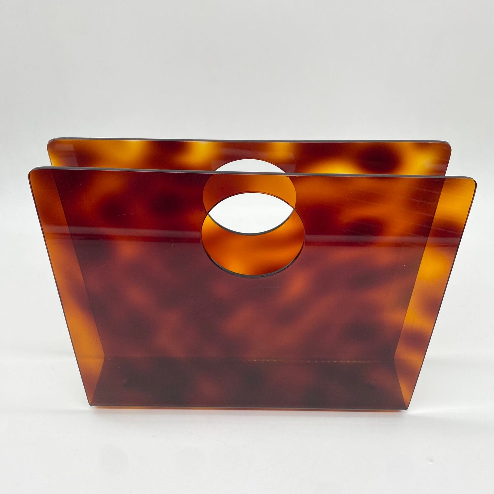 PORTE-REVUES EN LUCITE "ÉCAILLE", 1970s