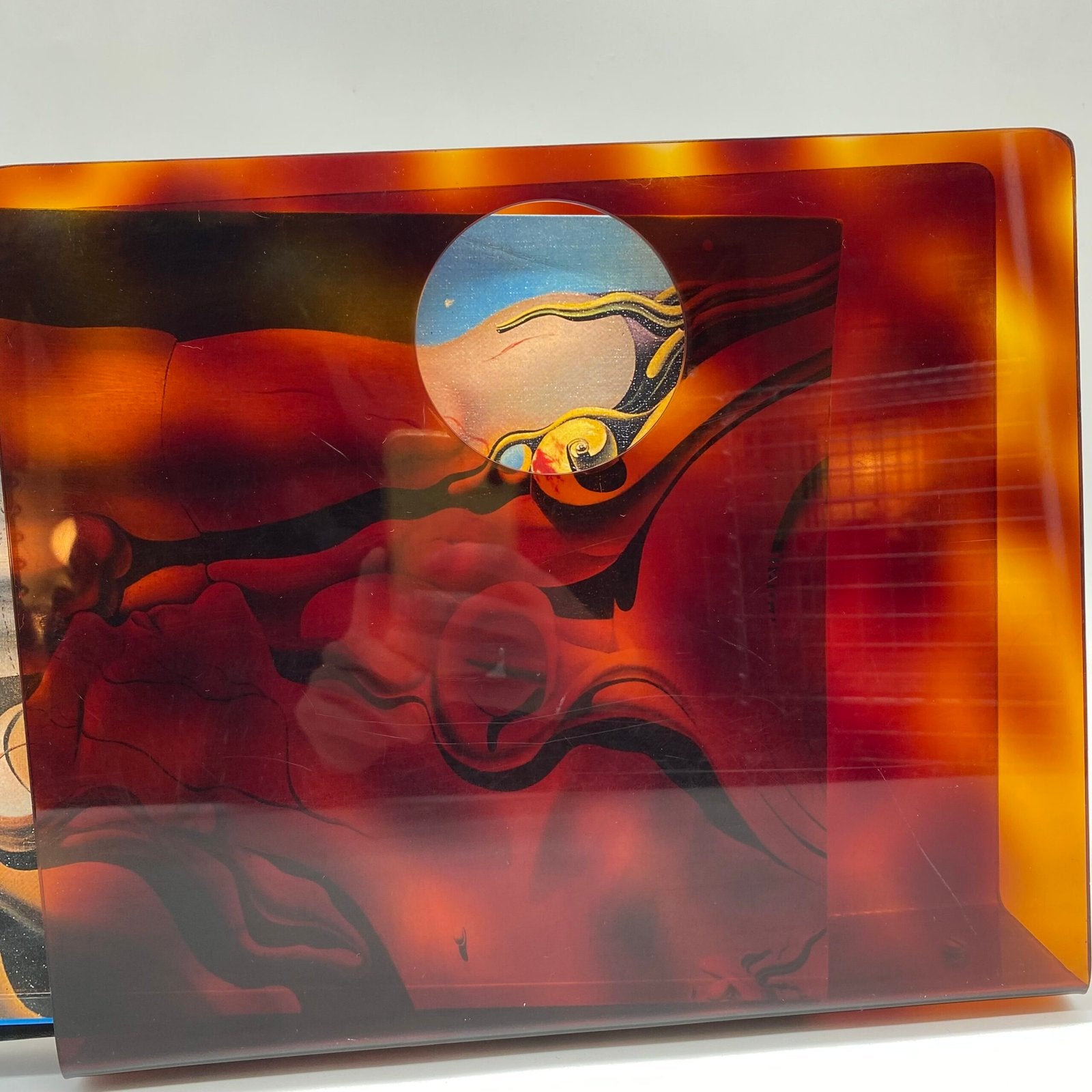 PORTE-REVUES EN LUCITE "ÉCAILLE", 1970s