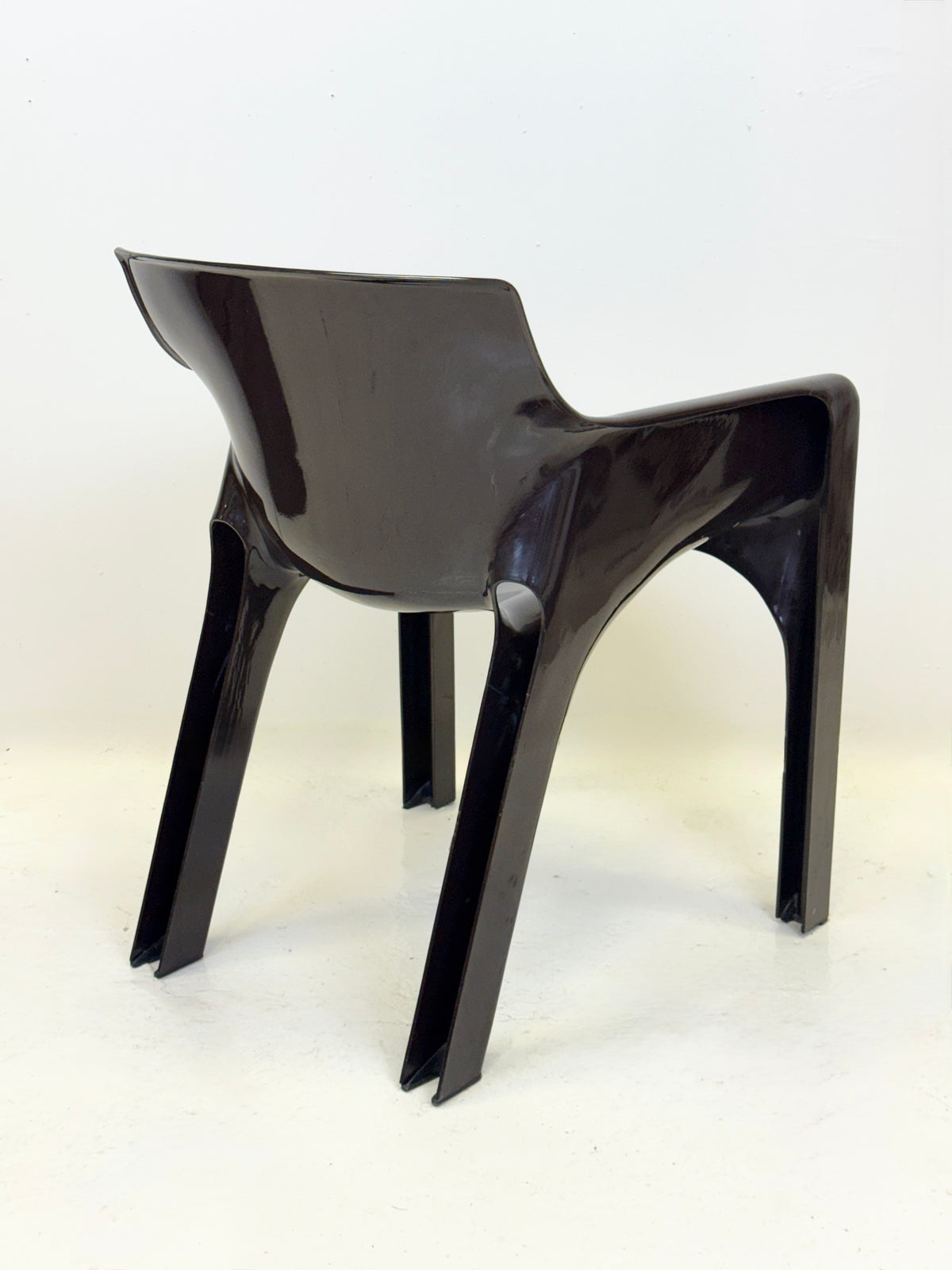 Fauteuil "Gaudì" Chocolat – Magistretti pour Artemide, Italie, 1970