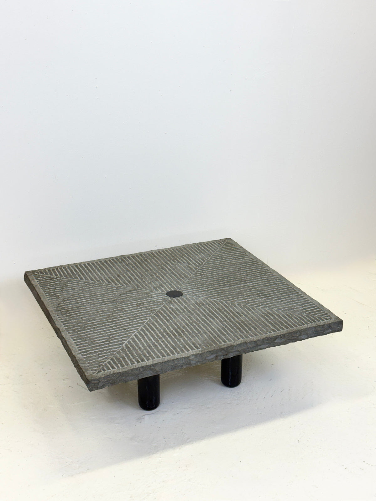 Table basse "Granit" par Giulio Lazzotti pour Mageia, Italie, 1981