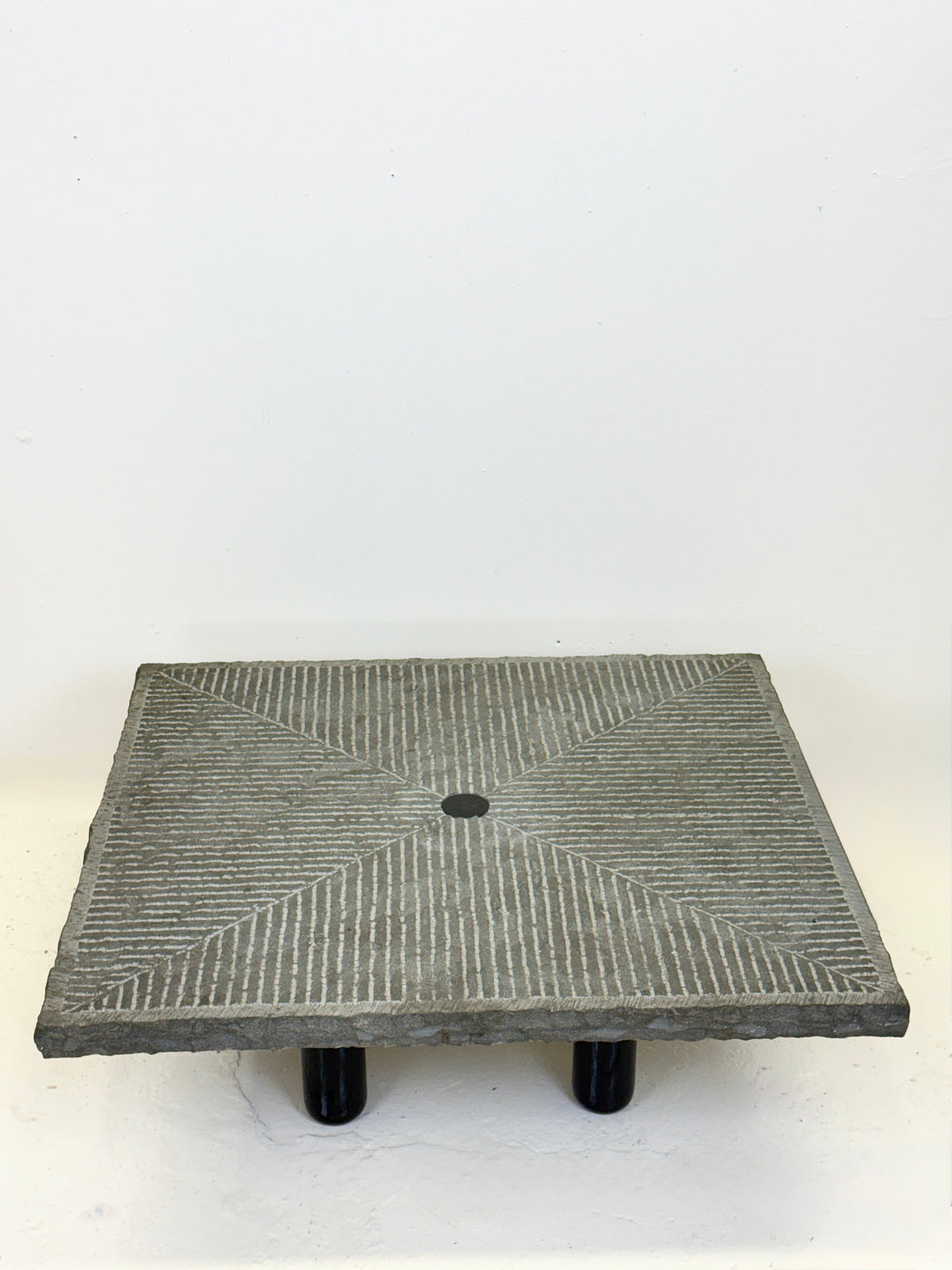 Table basse "Granit" par Giulio Lazzotti pour Mageia, Italie, 1981