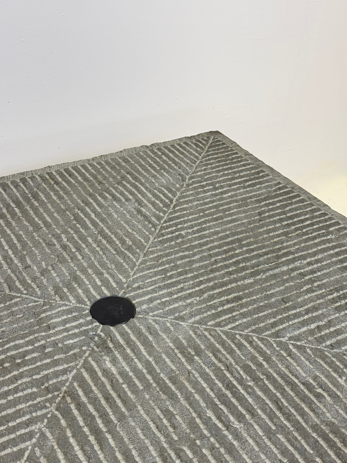 Table basse "Granit" par Giulio Lazzotti pour Mageia, Italie, 1981
