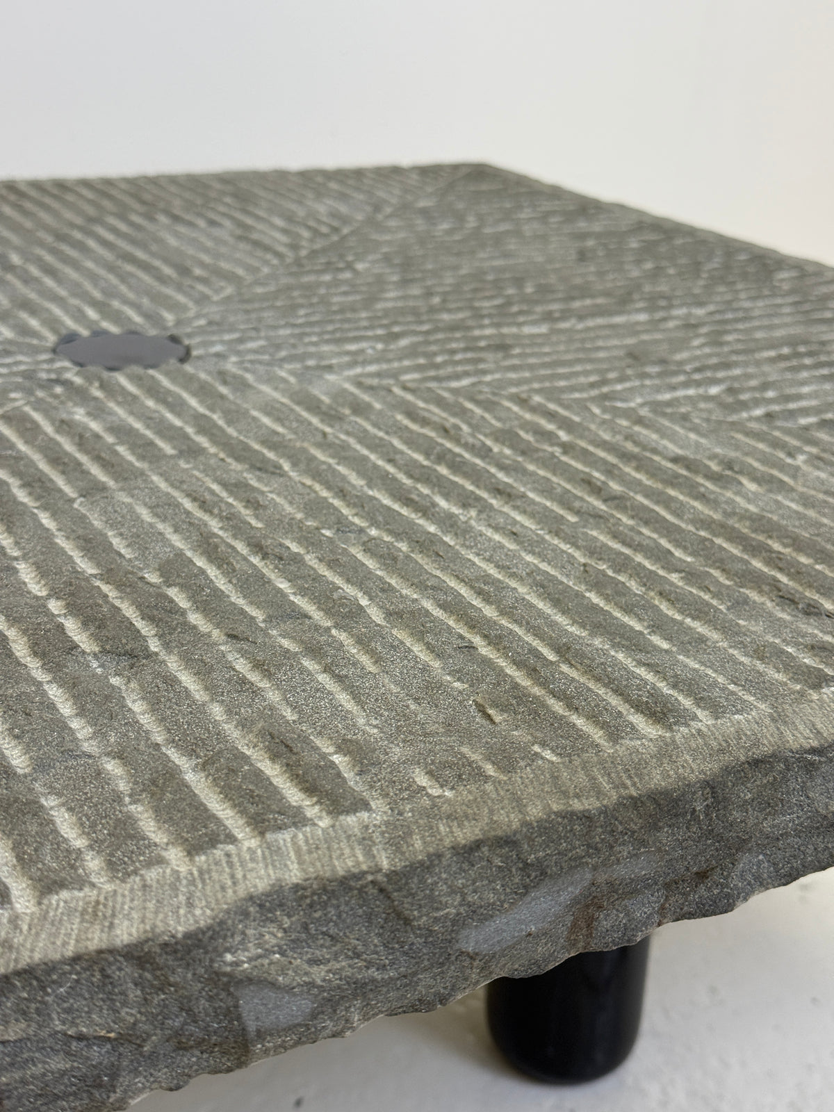 Table basse "Granit" par Giulio Lazzotti pour Mageia, Italie, 1981