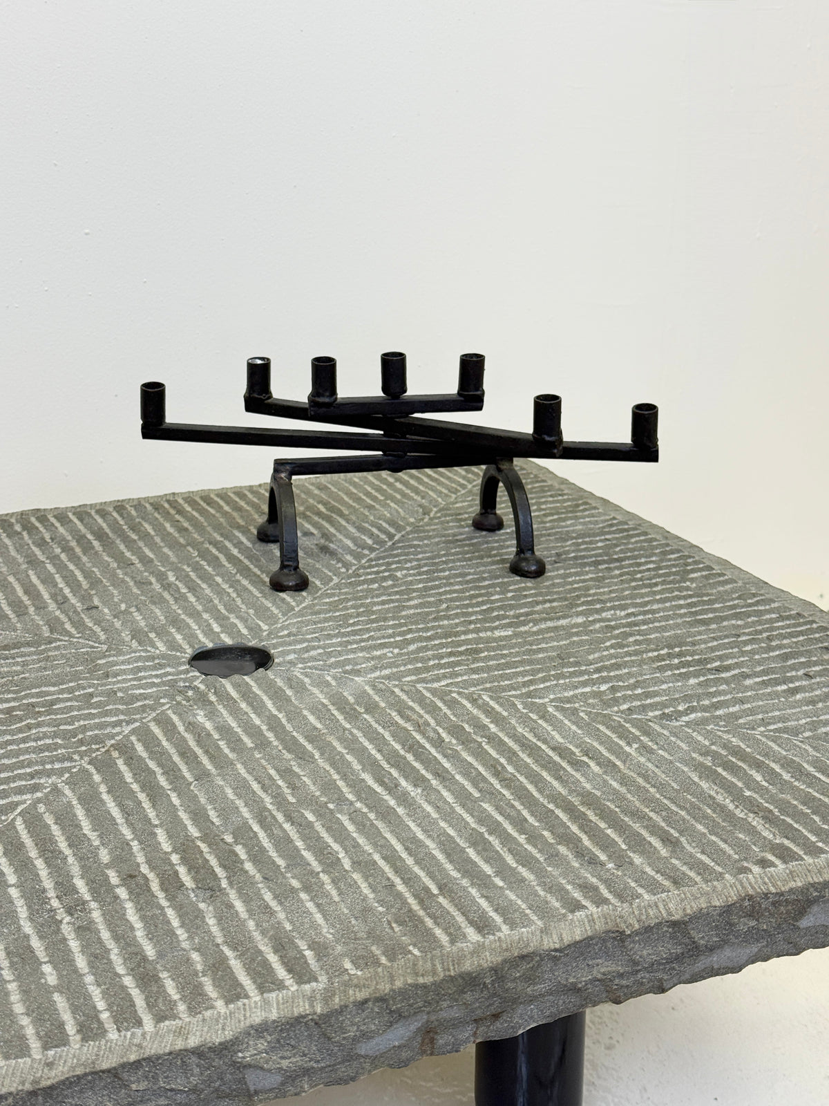 Table basse "Granit" par Giulio Lazzotti pour Mageia, Italie, 1981