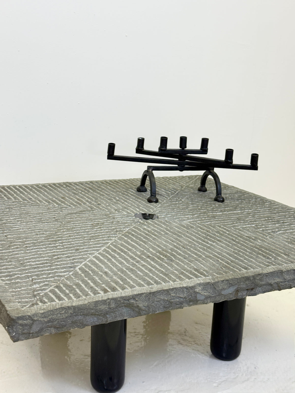 Table basse "Granit" par Giulio Lazzotti pour Mageia, Italie, 1981