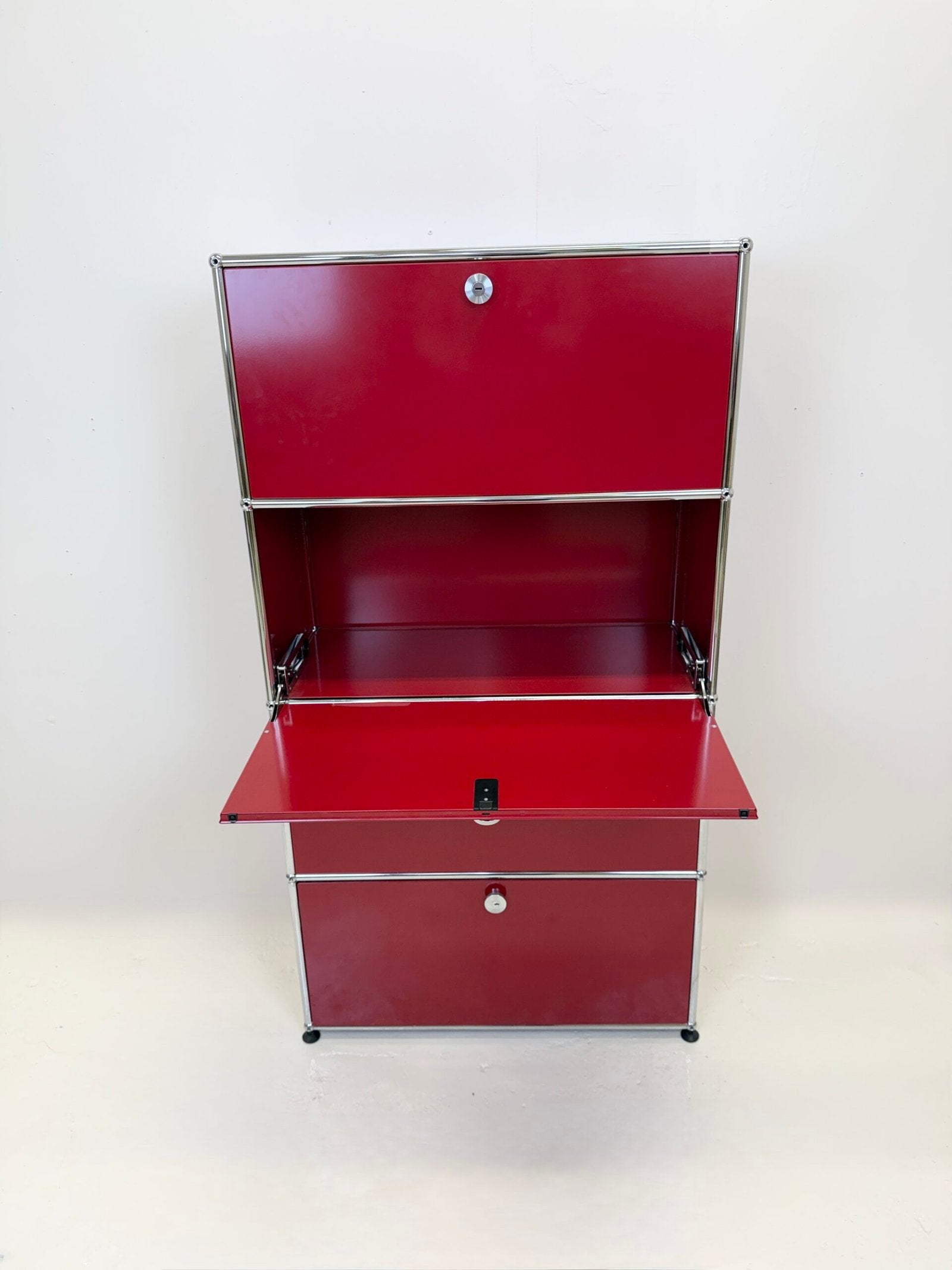 USM HALLER "ROUGE RUBIS" – GRAND MEUBLE DE RANGEMENT (ETAT NEUF)