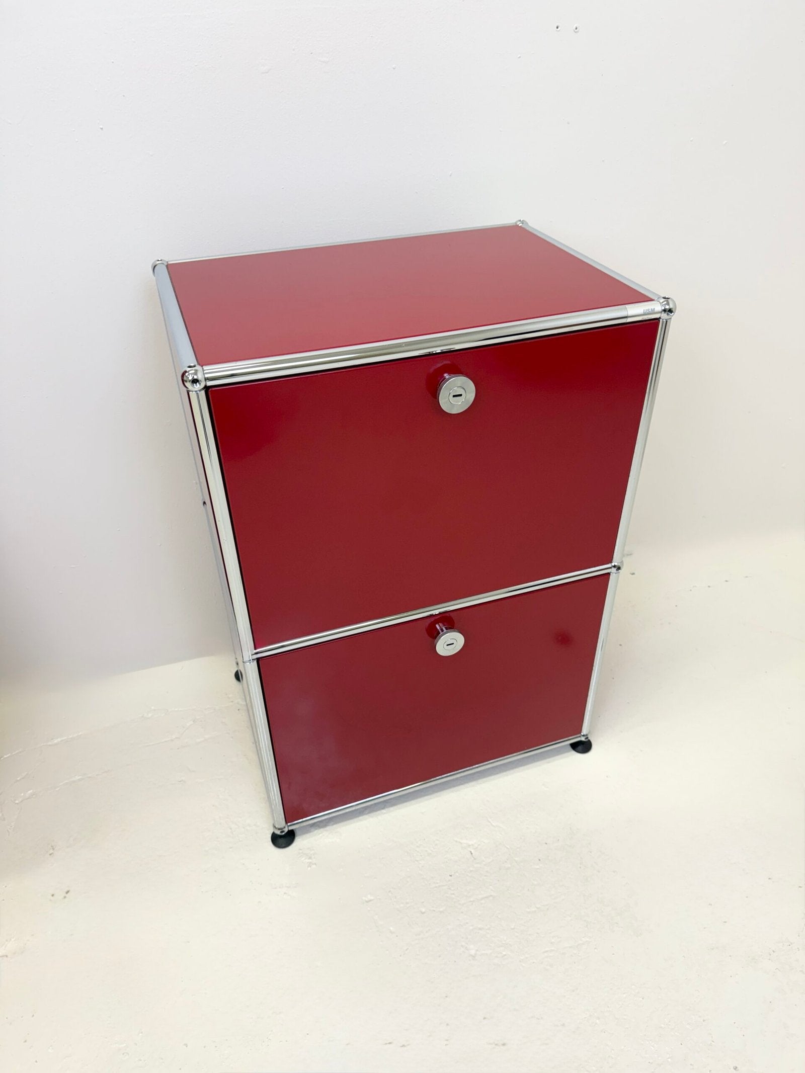 USM HALLER "ROUGE RUBIS" – BOUT DE CANAPÉ (ETAT NEUF)