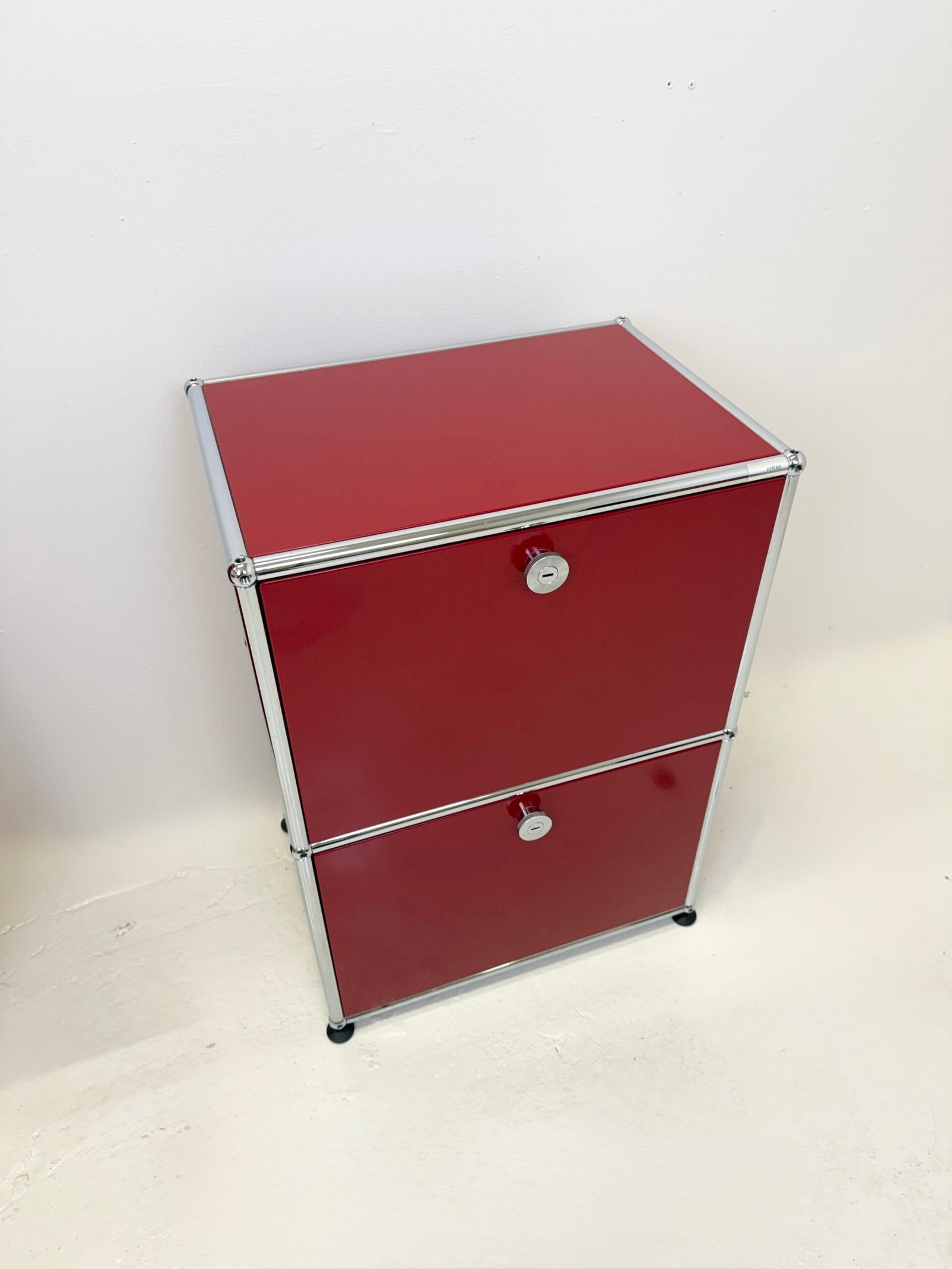 USM HALLER "ROUGE RUBIS" – BOUT DE CANAPÉ (ETAT NEUF)