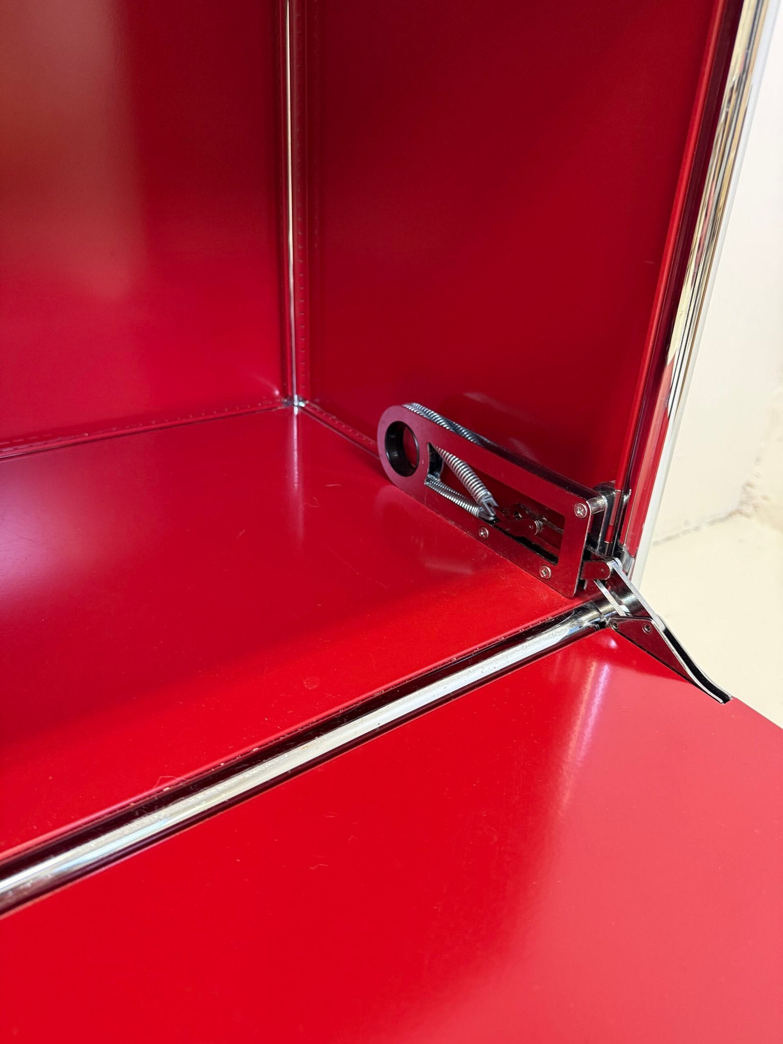 USM HALLER "ROUGE RUBIS" – BOUT DE CANAPÉ (ETAT NEUF)