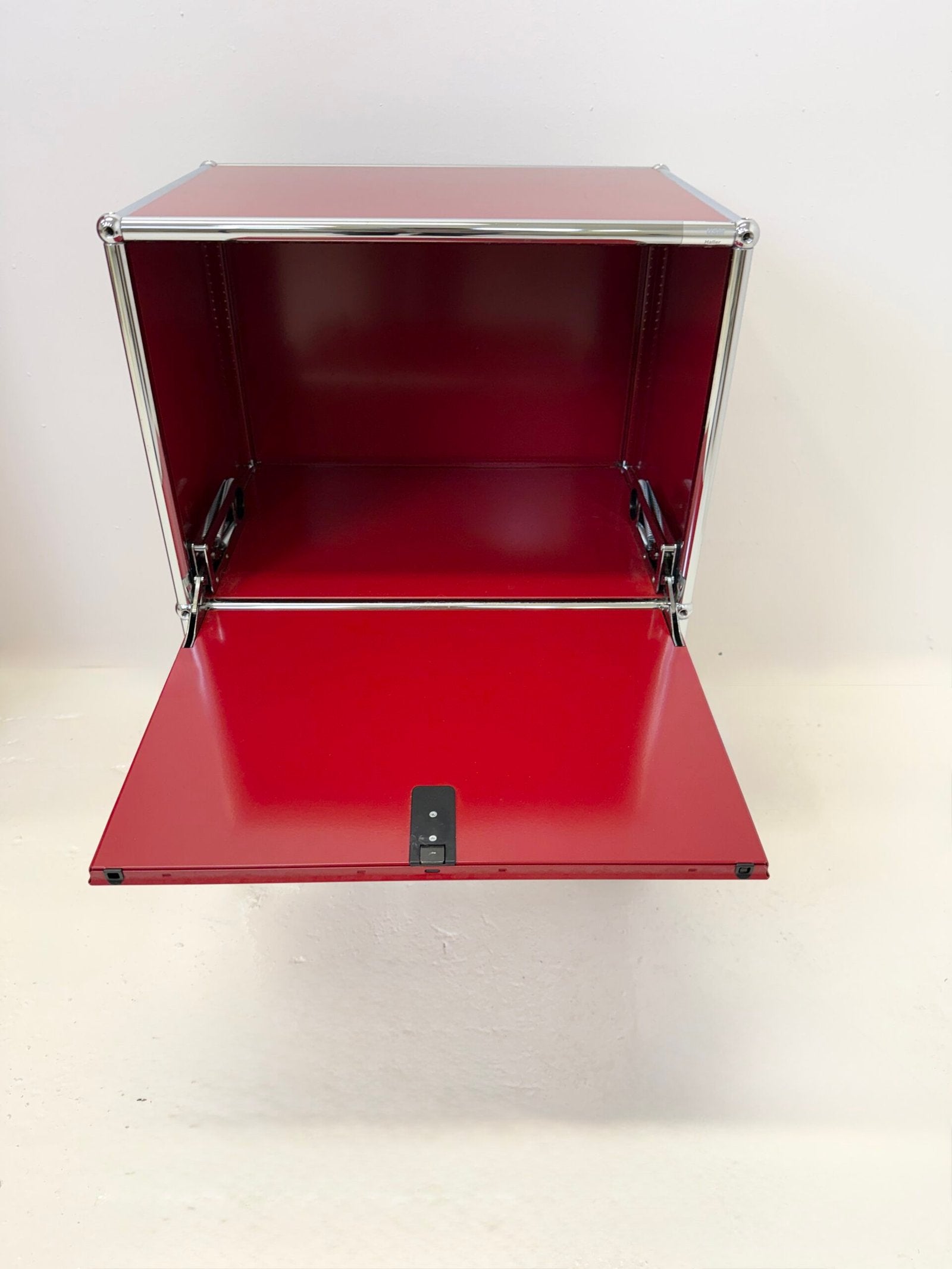 USM HALLER "ROUGE RUBIS" – BOUT DE CANAPÉ (ETAT NEUF)