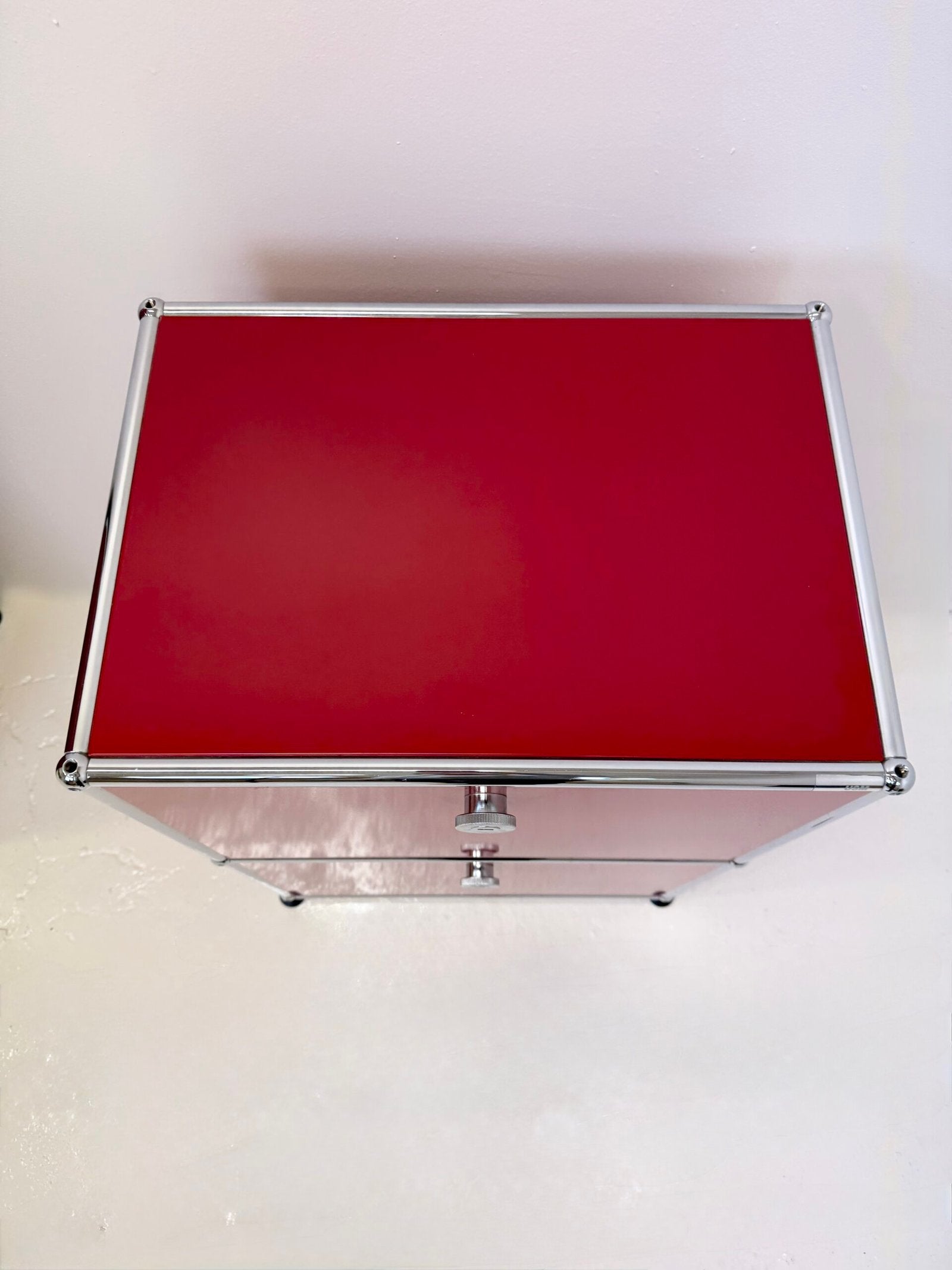 USM HALLER "ROUGE RUBIS" – BOUT DE CANAPÉ (ETAT NEUF)