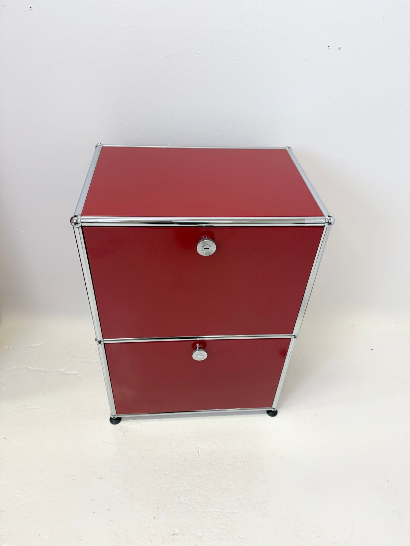 USM HALLER "ROUGE RUBIS" – BOUT DE CANAPÉ (ETAT NEUF)