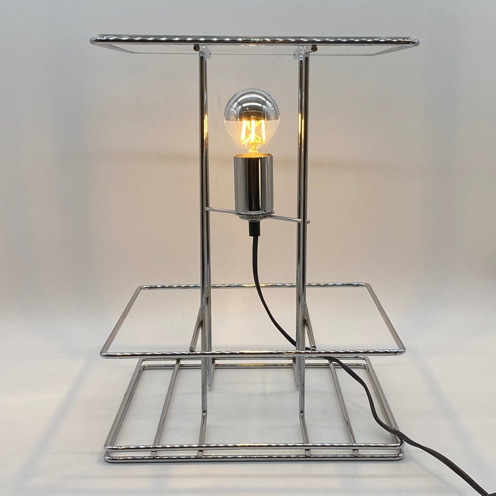GRANDE LAMPE GÉOMÉTRIQUE EN CHROME ET PLEXIGLAS, 1970s