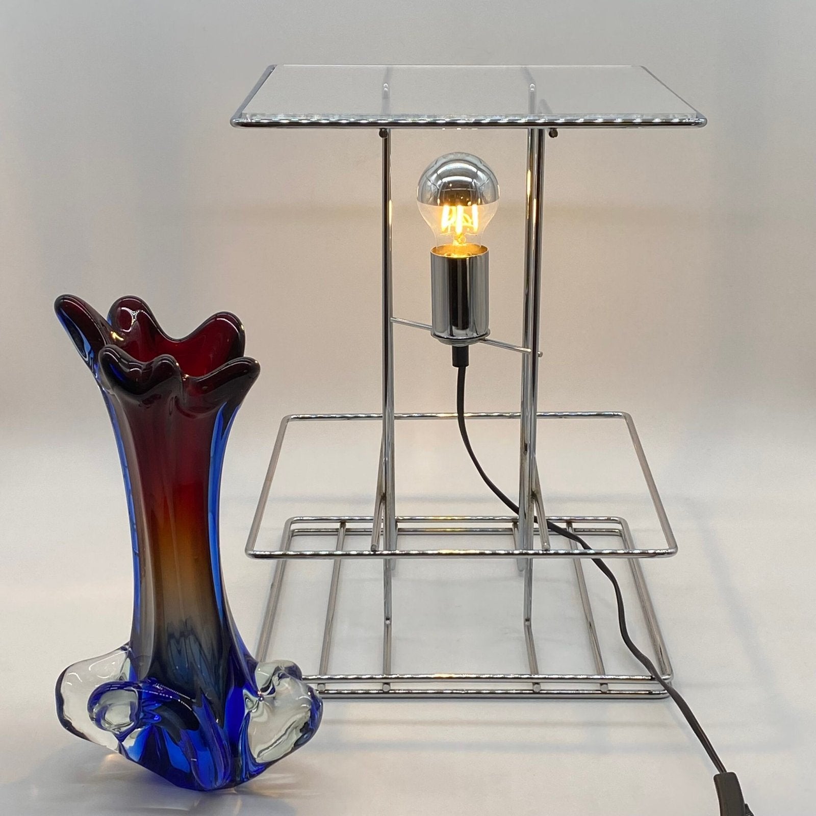 GRANDE LAMPE GÉOMÉTRIQUE EN CHROME ET PLEXIGLAS, 1970s