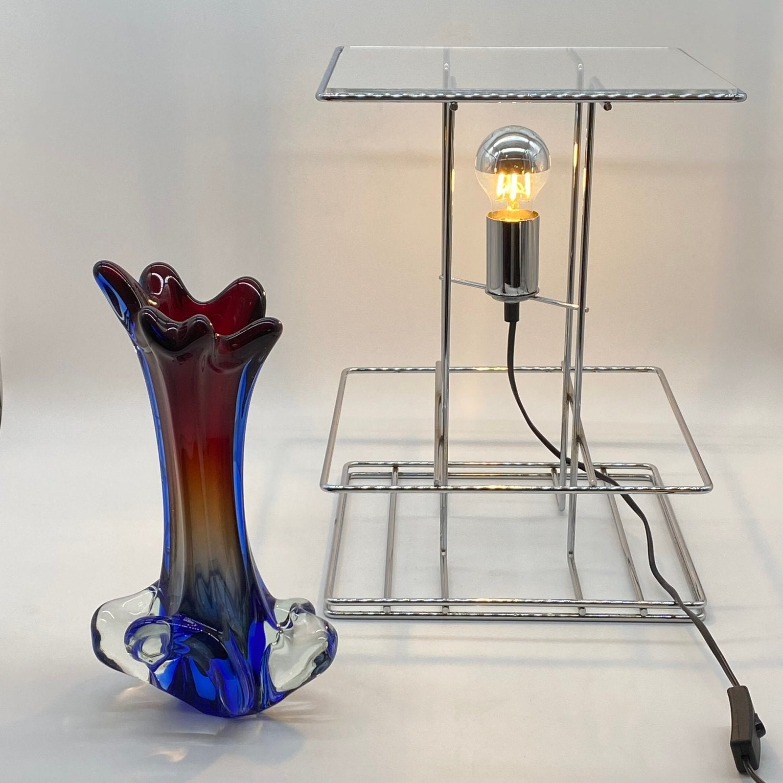 GRANDE LAMPE GÉOMÉTRIQUE EN CHROME ET PLEXIGLAS, 1970s