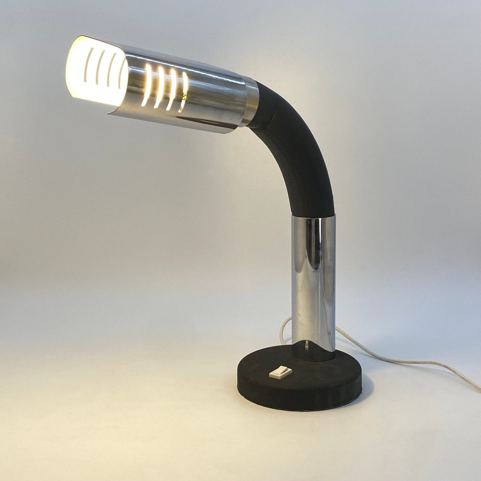 LAMPE TARGETTI CHROME ET NOIR, 1970s. ITALY