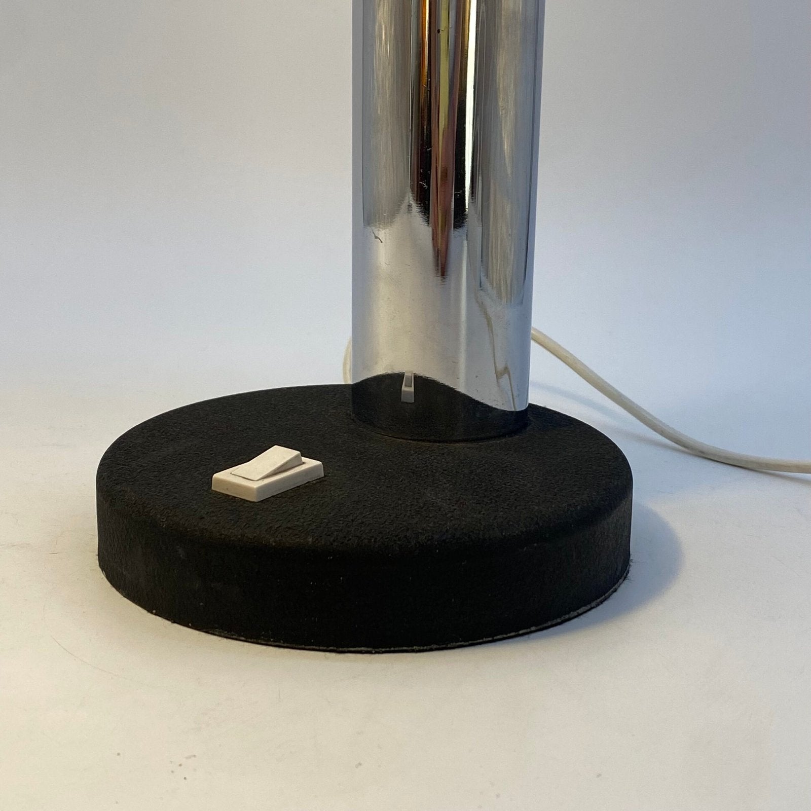 LAMPE TARGETTI CHROME ET NOIR, 1970s. ITALY
