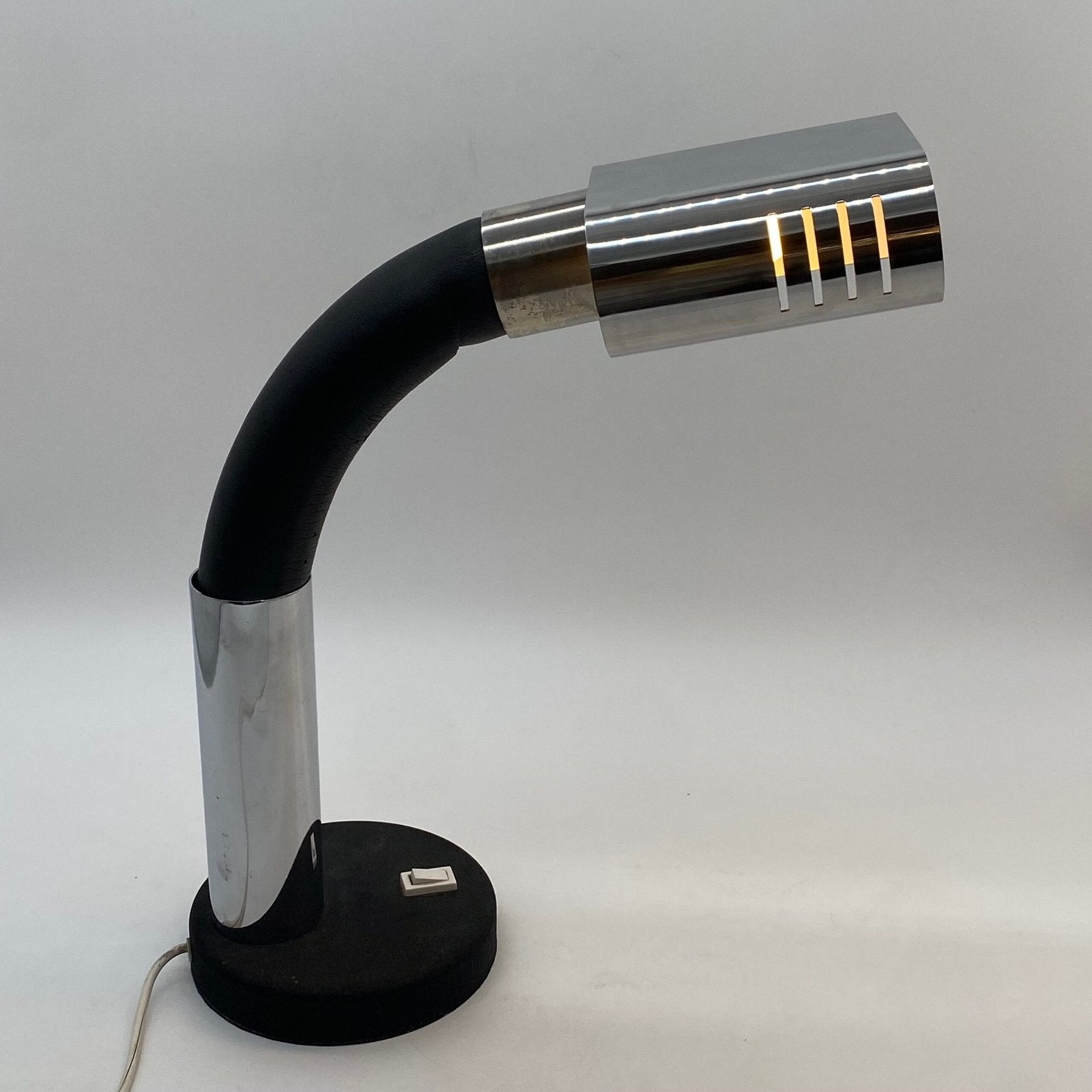 LAMPE TARGETTI CHROME ET NOIR, 1970s. ITALY