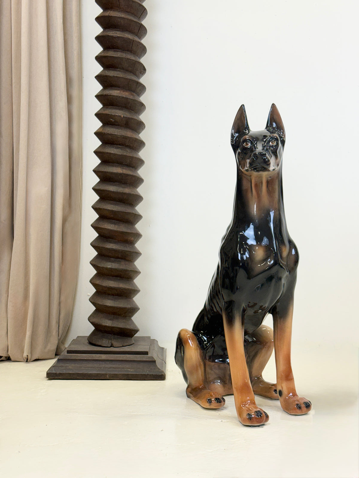 Grand Dobermann en céramique émaillée – Italie, 1970s