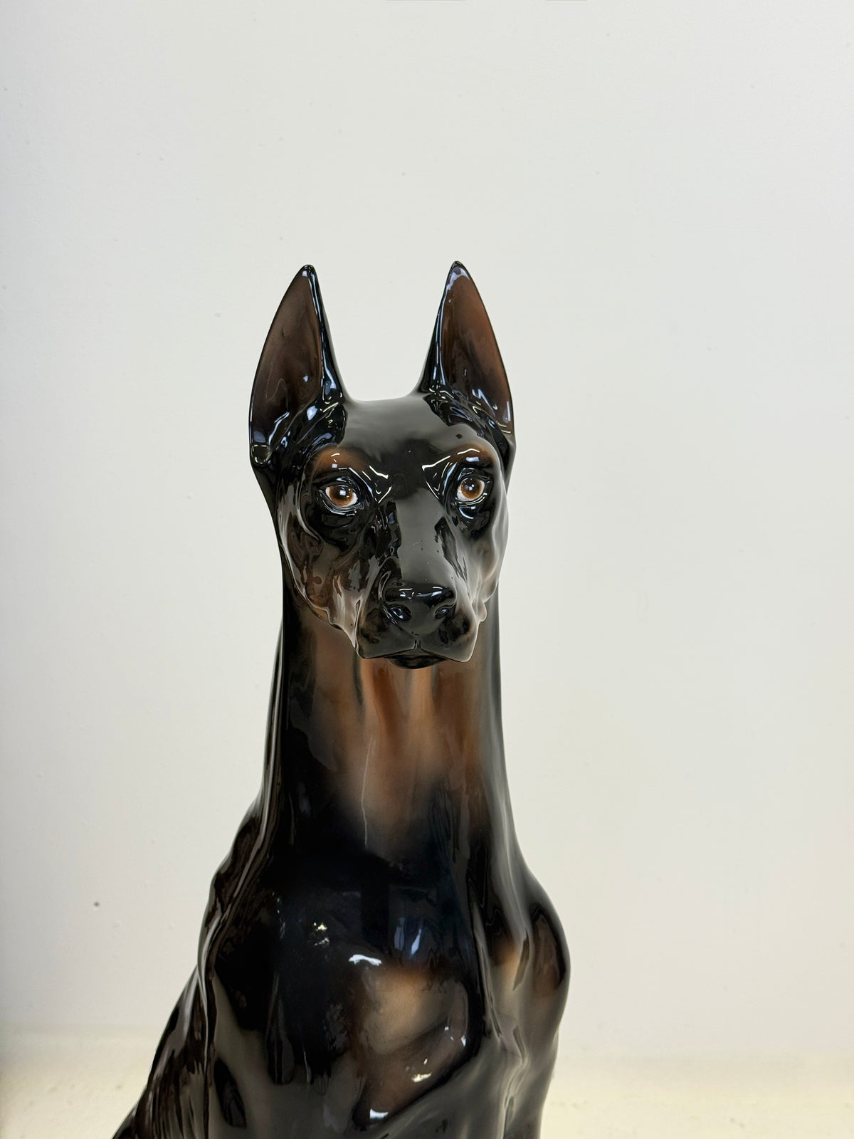 Grand Dobermann en céramique émaillée – Italie, 1970s