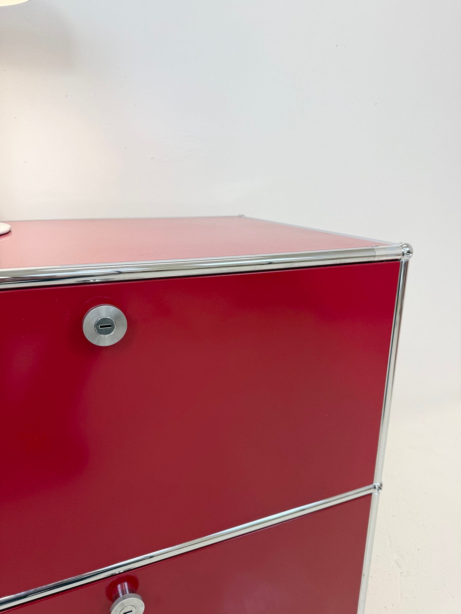 USM HALLER "ROUGE RUBIS" – MEUBLE DE RANGEMENT (ETAT NEUF)